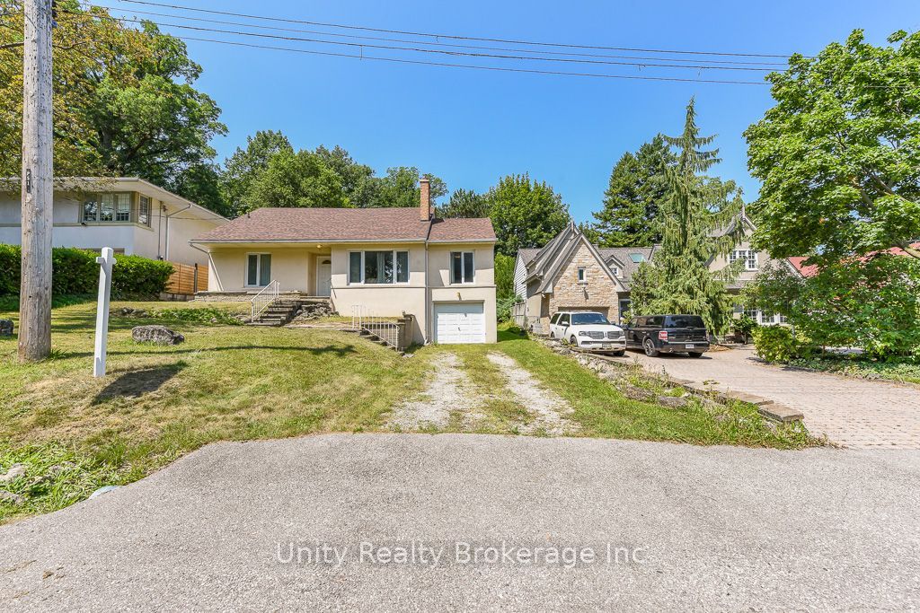 51 Lambeth Road, Toronto, ON M9A 2Y8