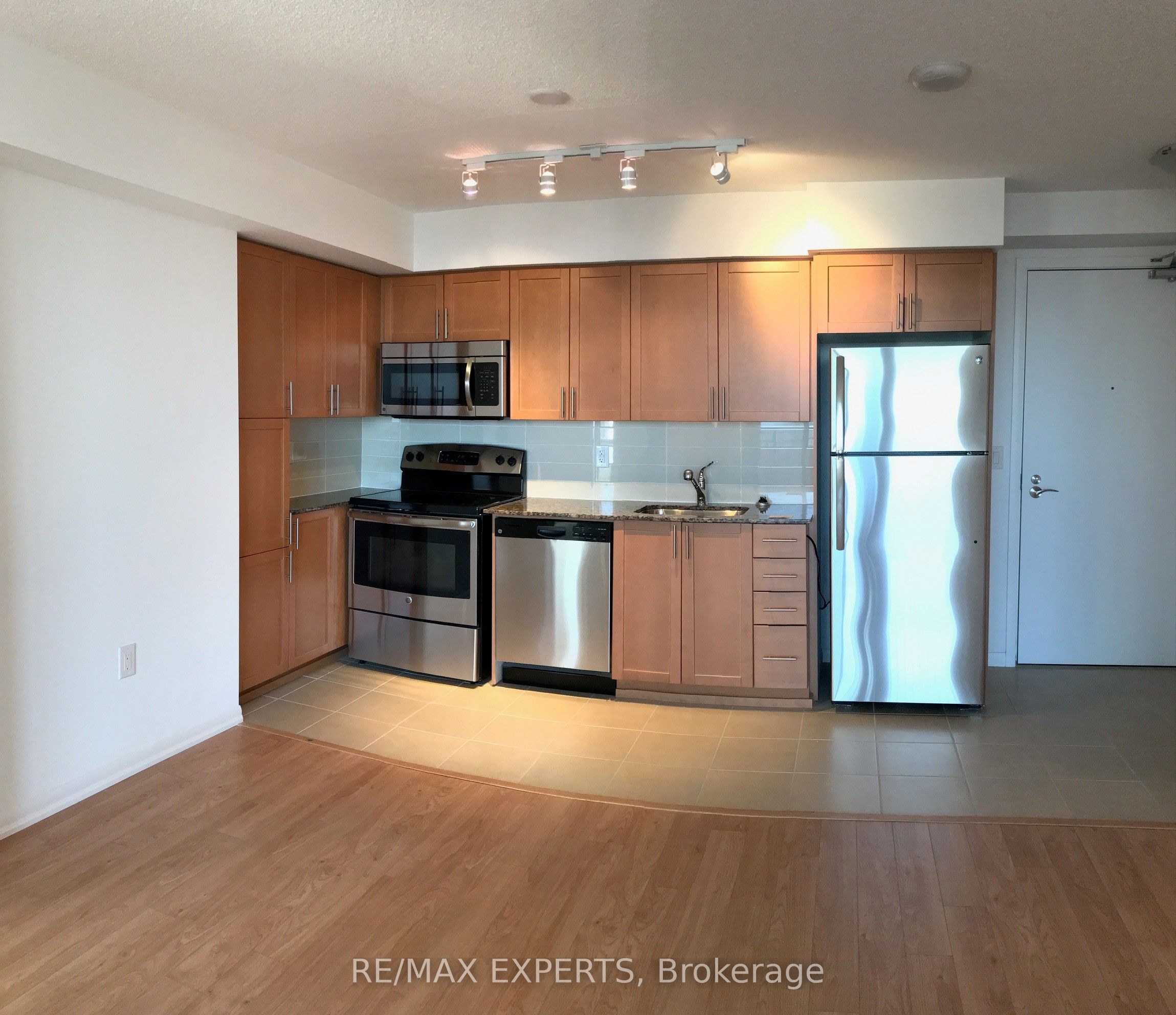 830 Lawrence Avenue W 1120, Toronto, ON M6A 0A2 photo 3
