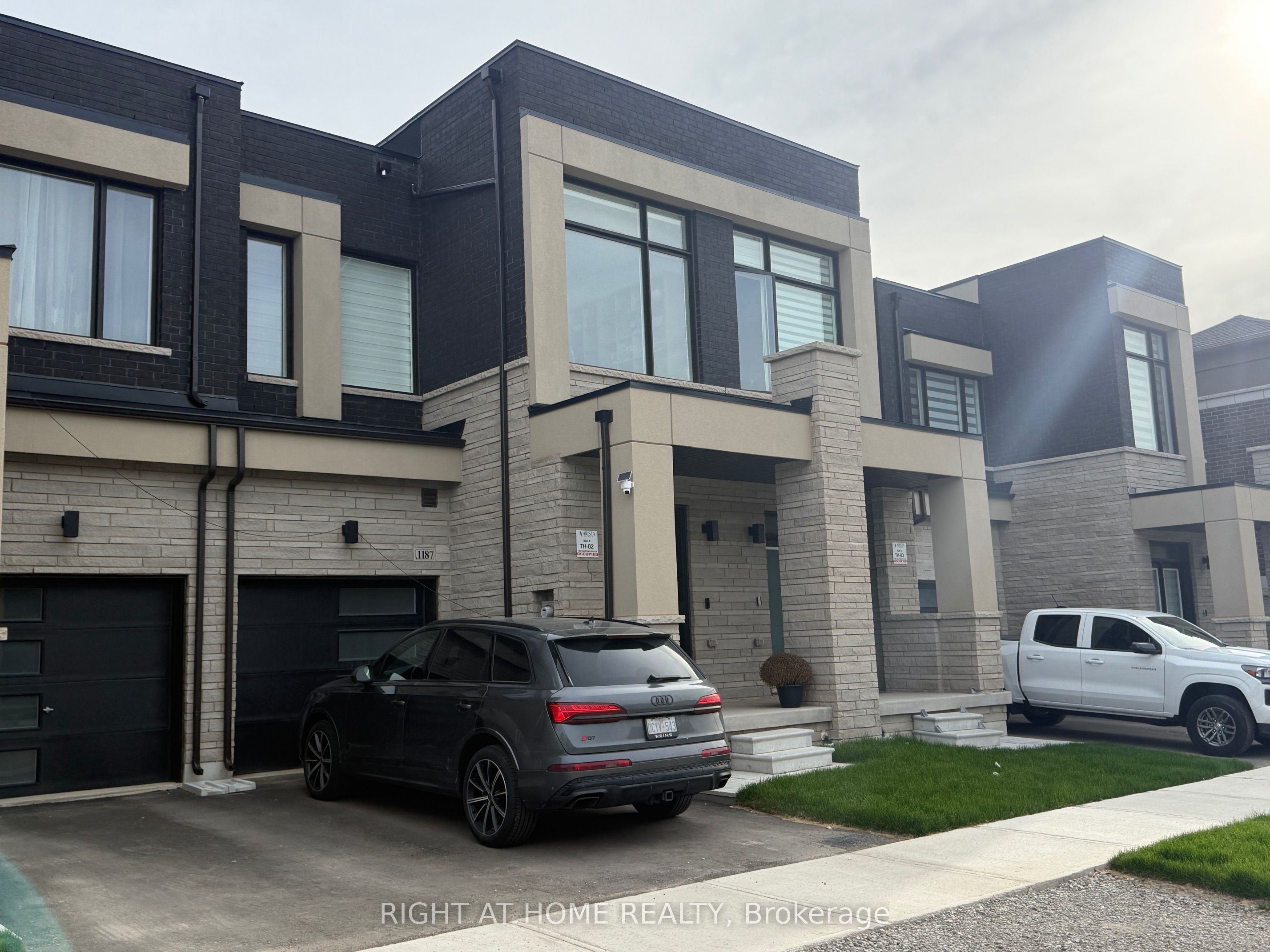 1187 Dartmouth Crescent, Oakville, ON L6H 8C3 photo 2