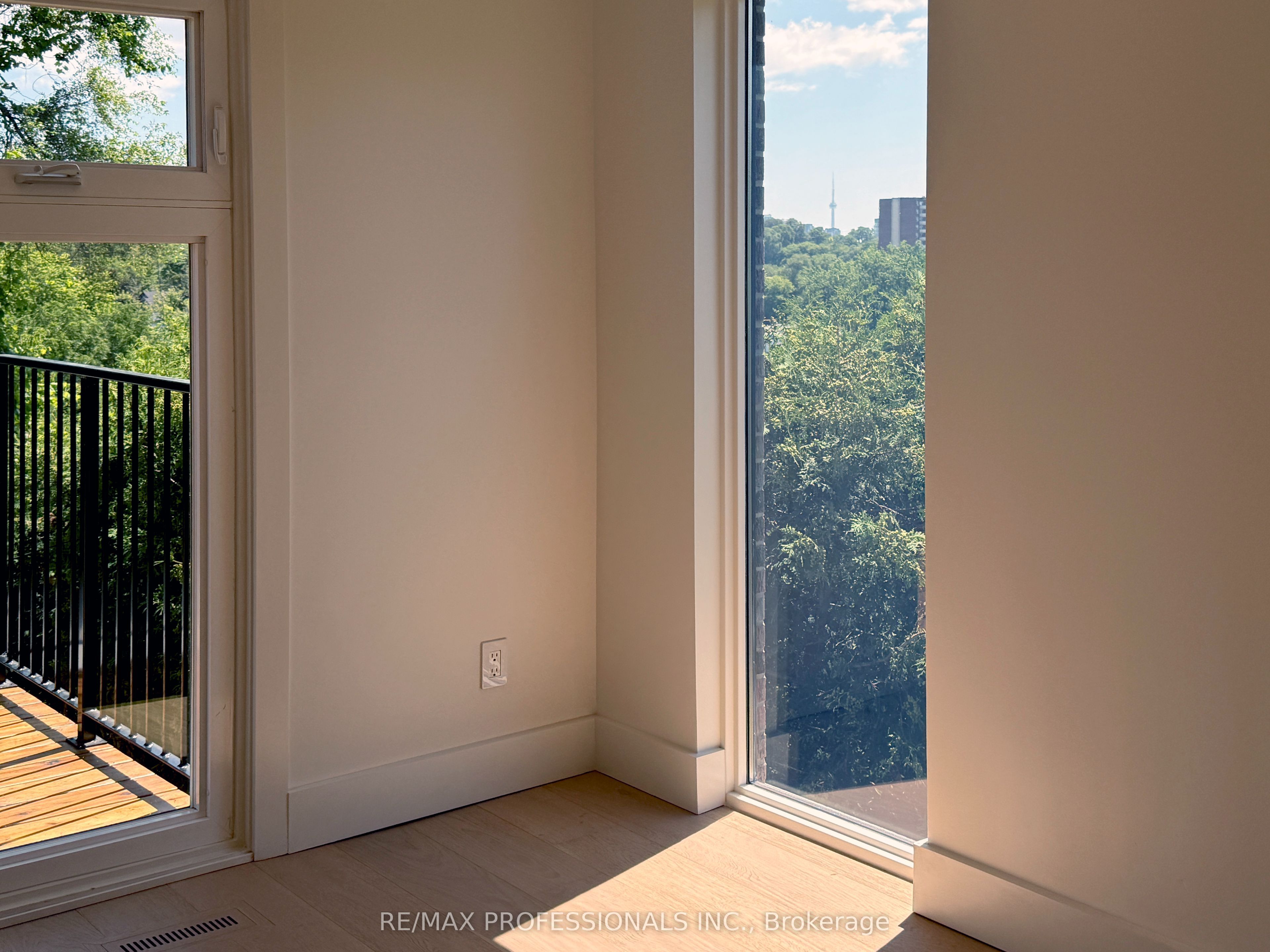 19 Arnold Avenue, Toronto, ON M6N 4M8 photo 5