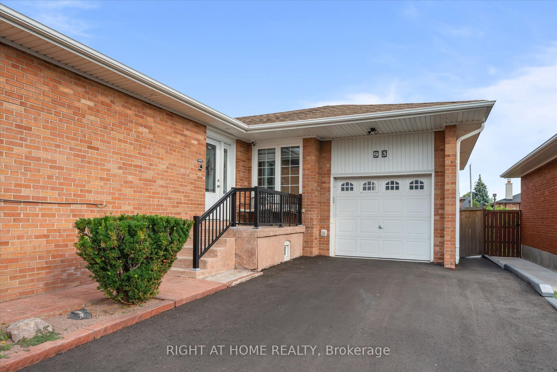 93 Denbigh Crescent, Toronto, ON M3M 2T4 photo 2