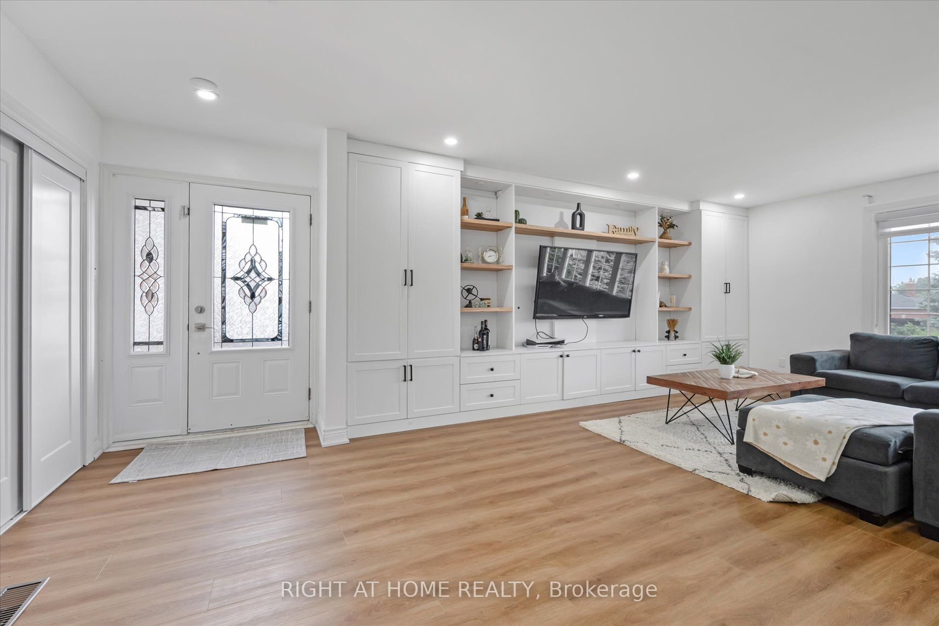 93 Denbigh Crescent, Toronto, ON M3M 2T4 photo 3