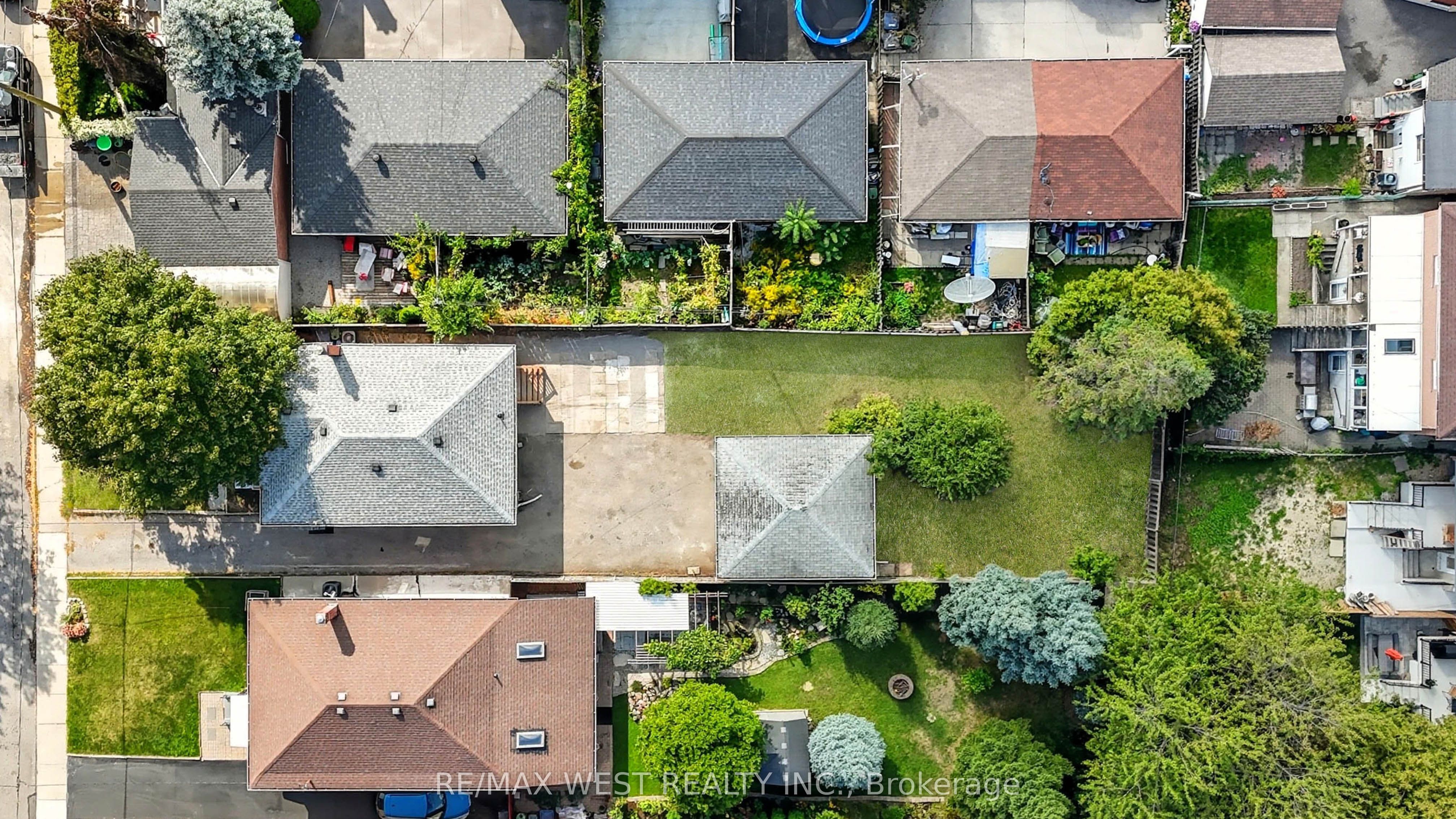 38 Feltham Avenue, Toronto, ON M6N 2C3 photo 2