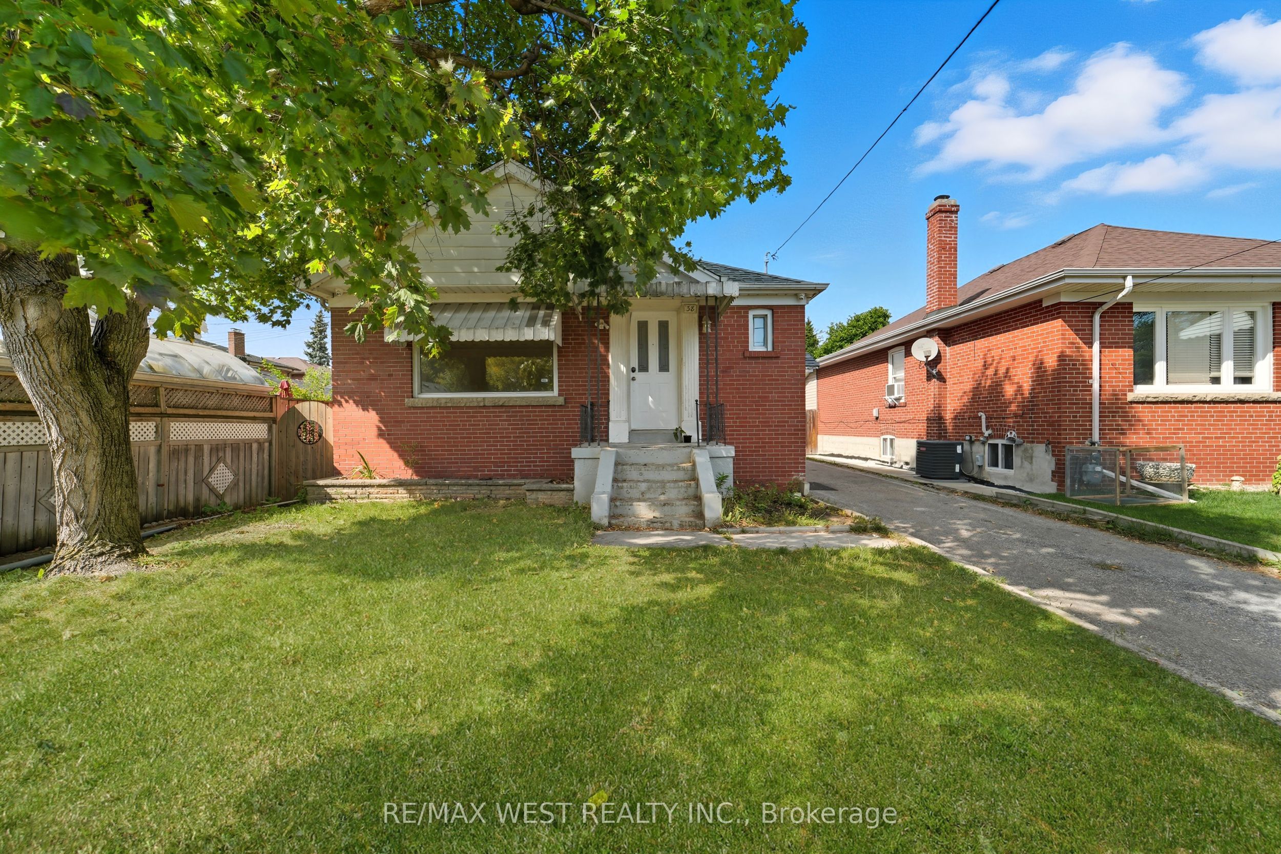 38 Feltham Avenue, Toronto, ON M6N 2C3 photo 3