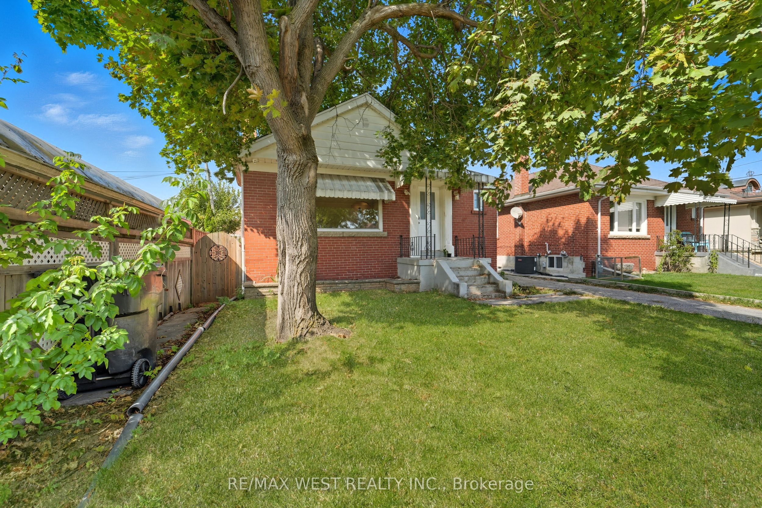 38 Feltham Avenue, Toronto, ON M6N 2C3 photo 4