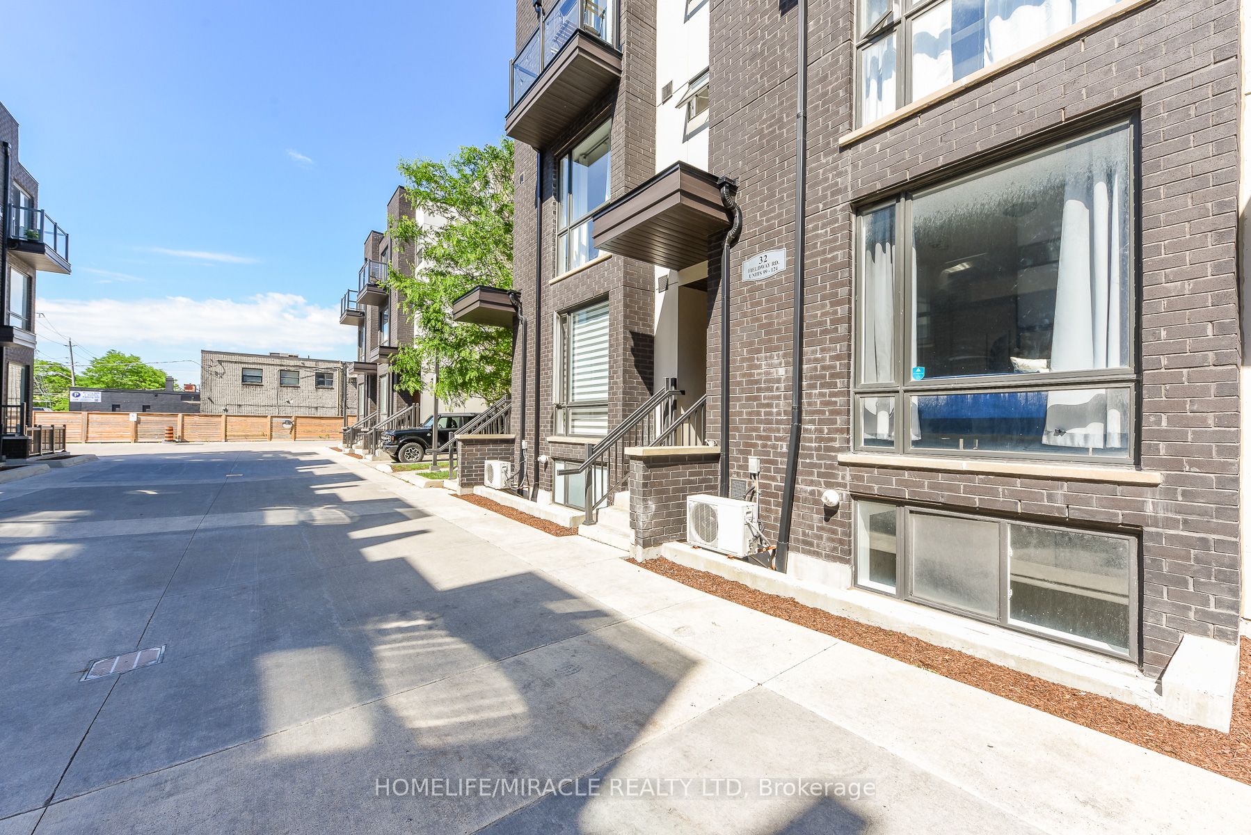 32 Fieldway Road 122, Toronto, ON M8Z 0E3 photo 4