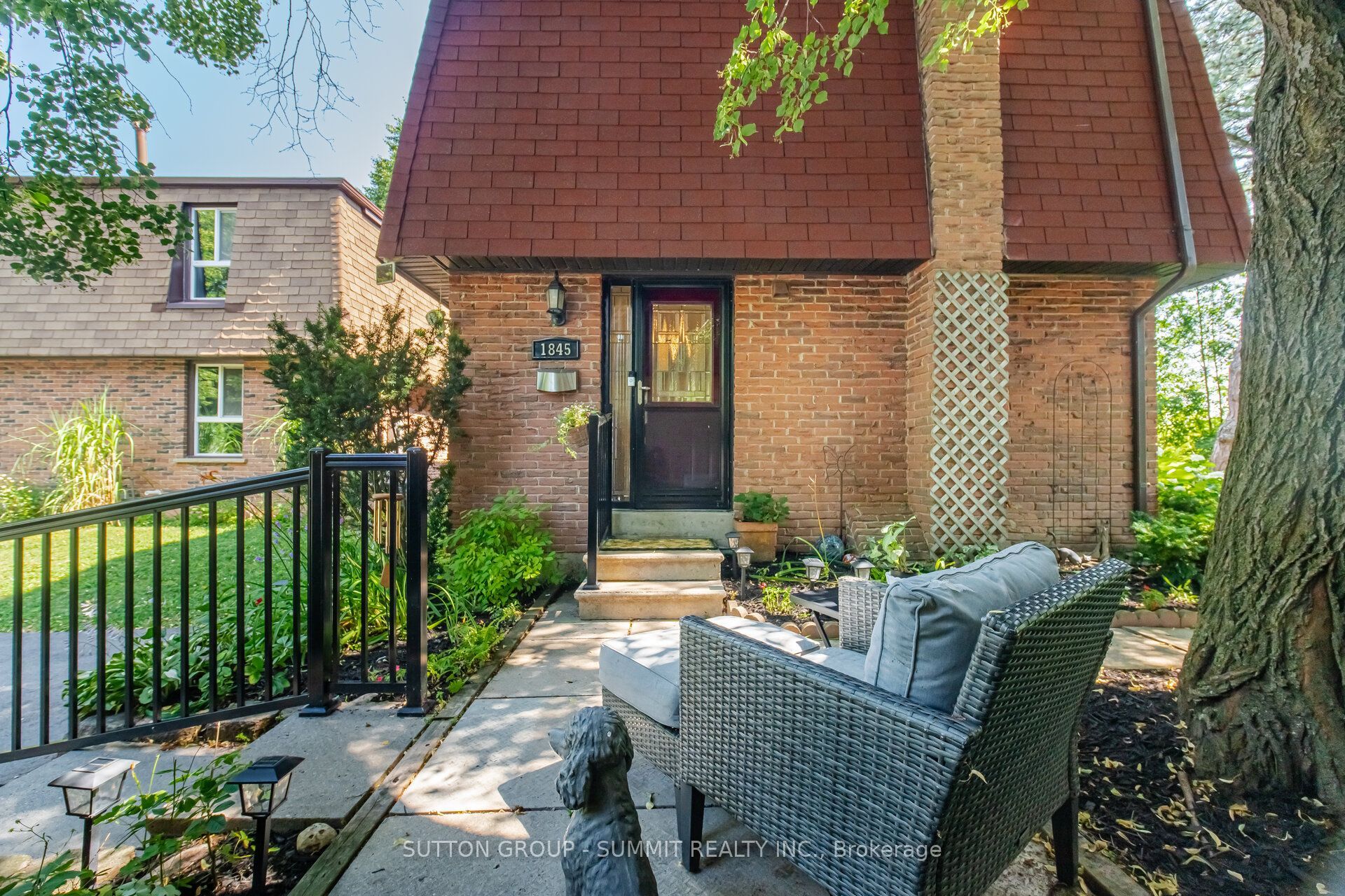 1845 Hyde Mill Crescent, Mississauga, ON L5N 0A7 photo 2