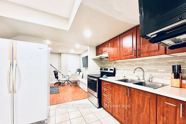 3093 <Mcdowell Drive, Mississauga, ON L5M 6J4 photo 2