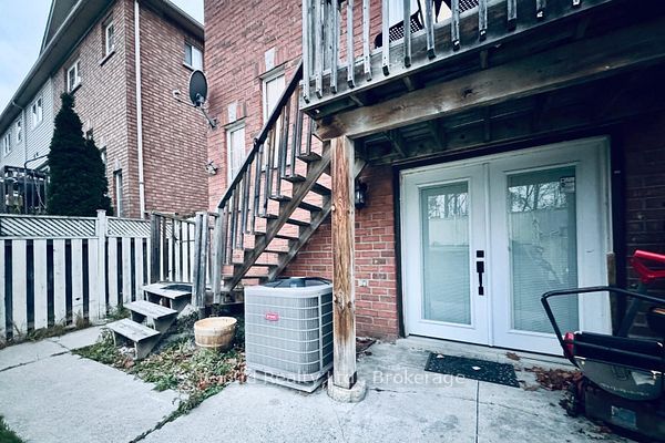 3093 <Mcdowell Drive, Mississauga, ON L5M 6J4 photo 5