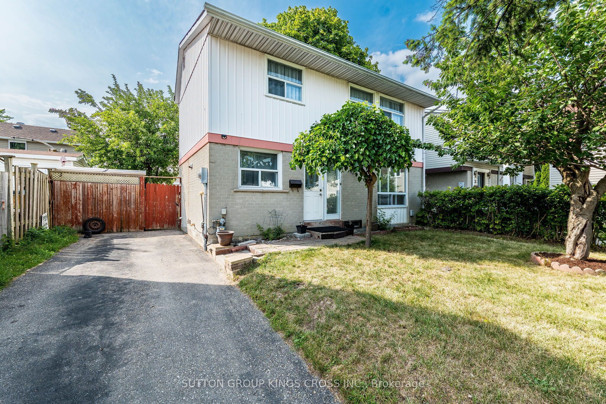 2 Hemlark Court, Brampton, ON L6S 2B7