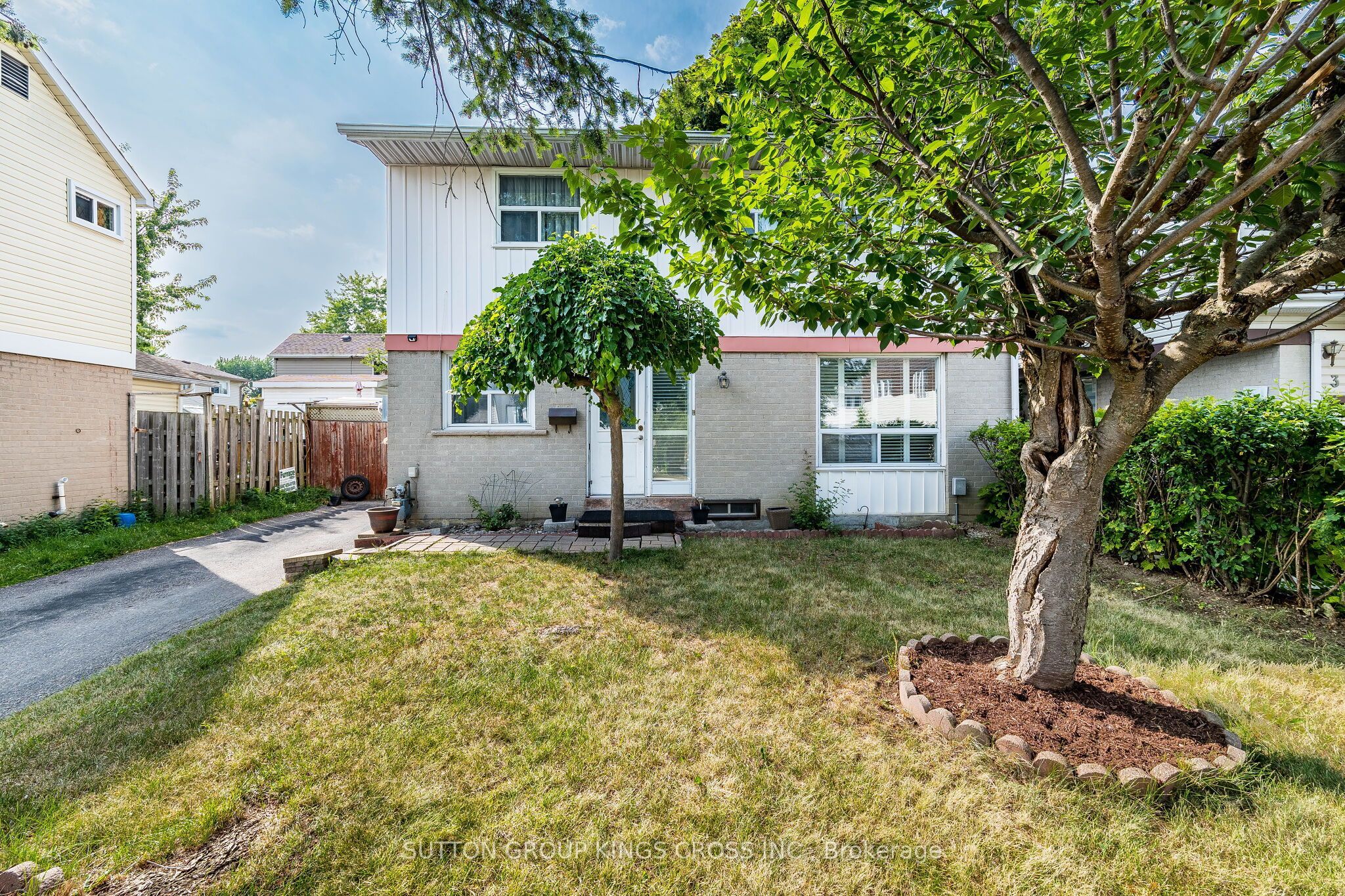 2 Hemlark Court, Brampton, ON L6S 2B7 photo 4