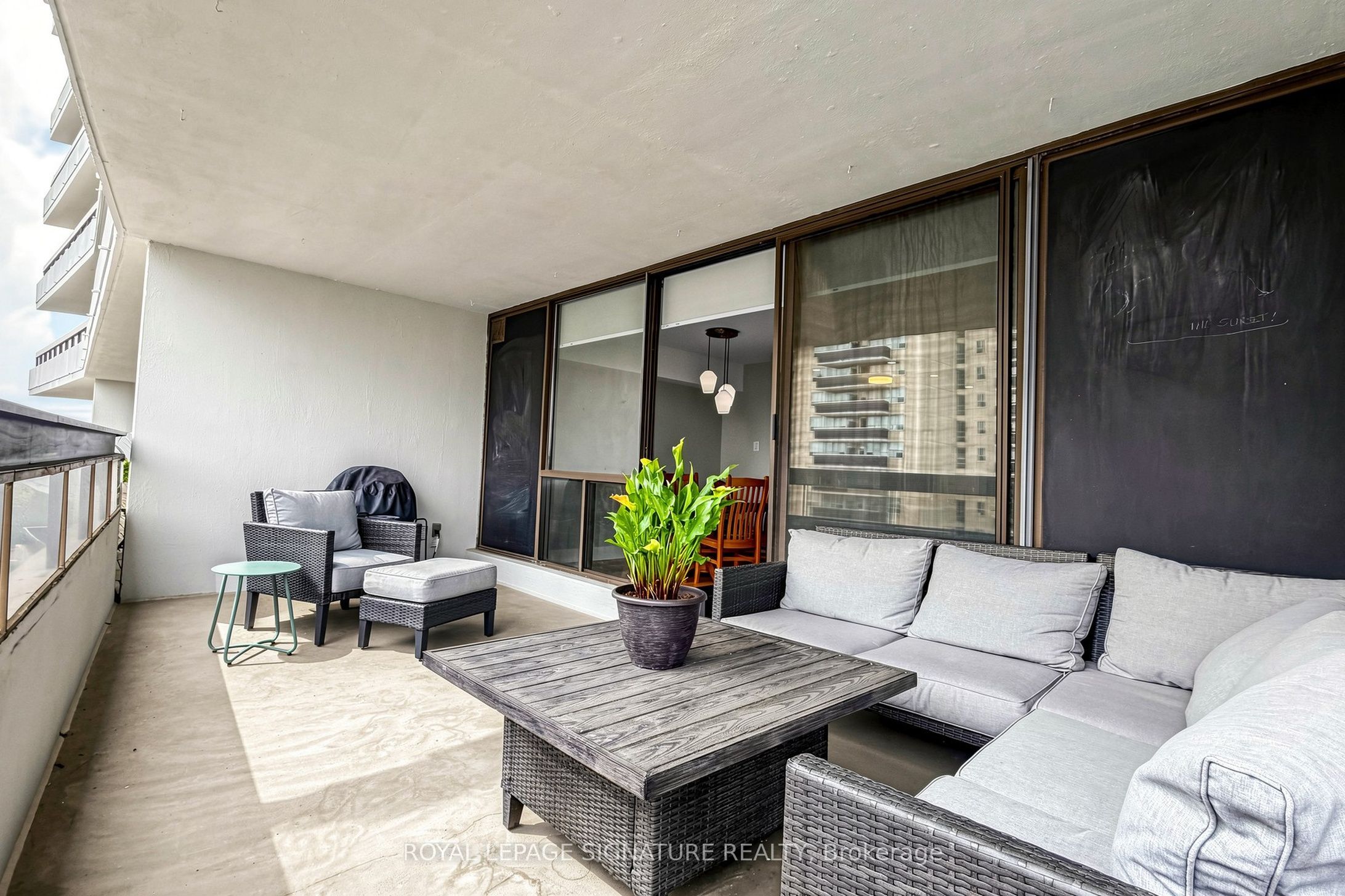 100 Quebec Avenue 1505, Toronto, ON M6P 4B8 photo 2