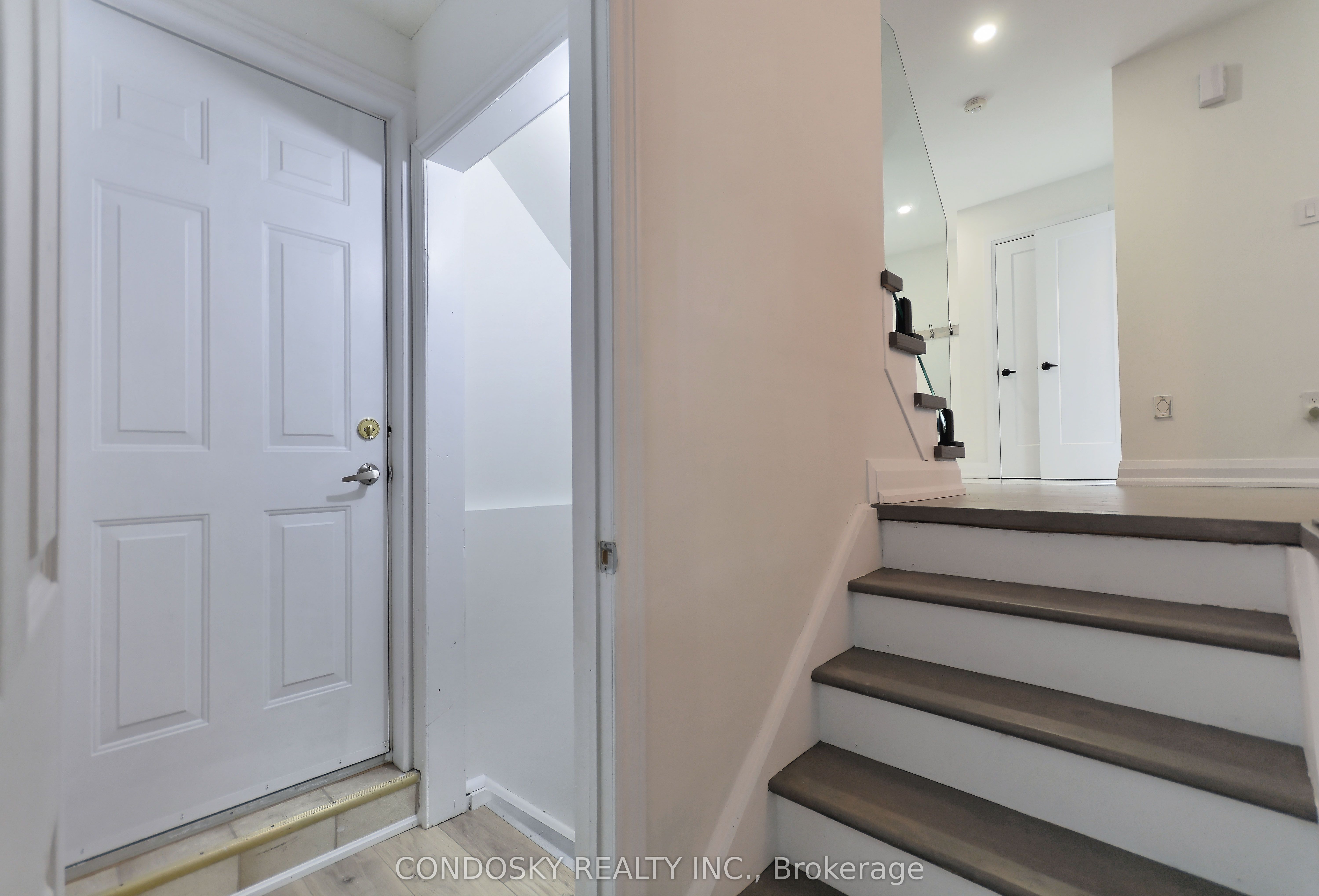 5226 Bushelgrove Circle, Mississauga, ON L5M 6C5 photo 4