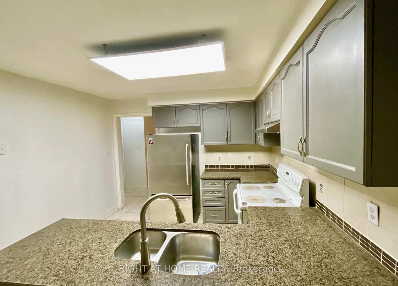 55 Velvet Grass Lane A, Brampton, ON L6R 1W1 photo 2