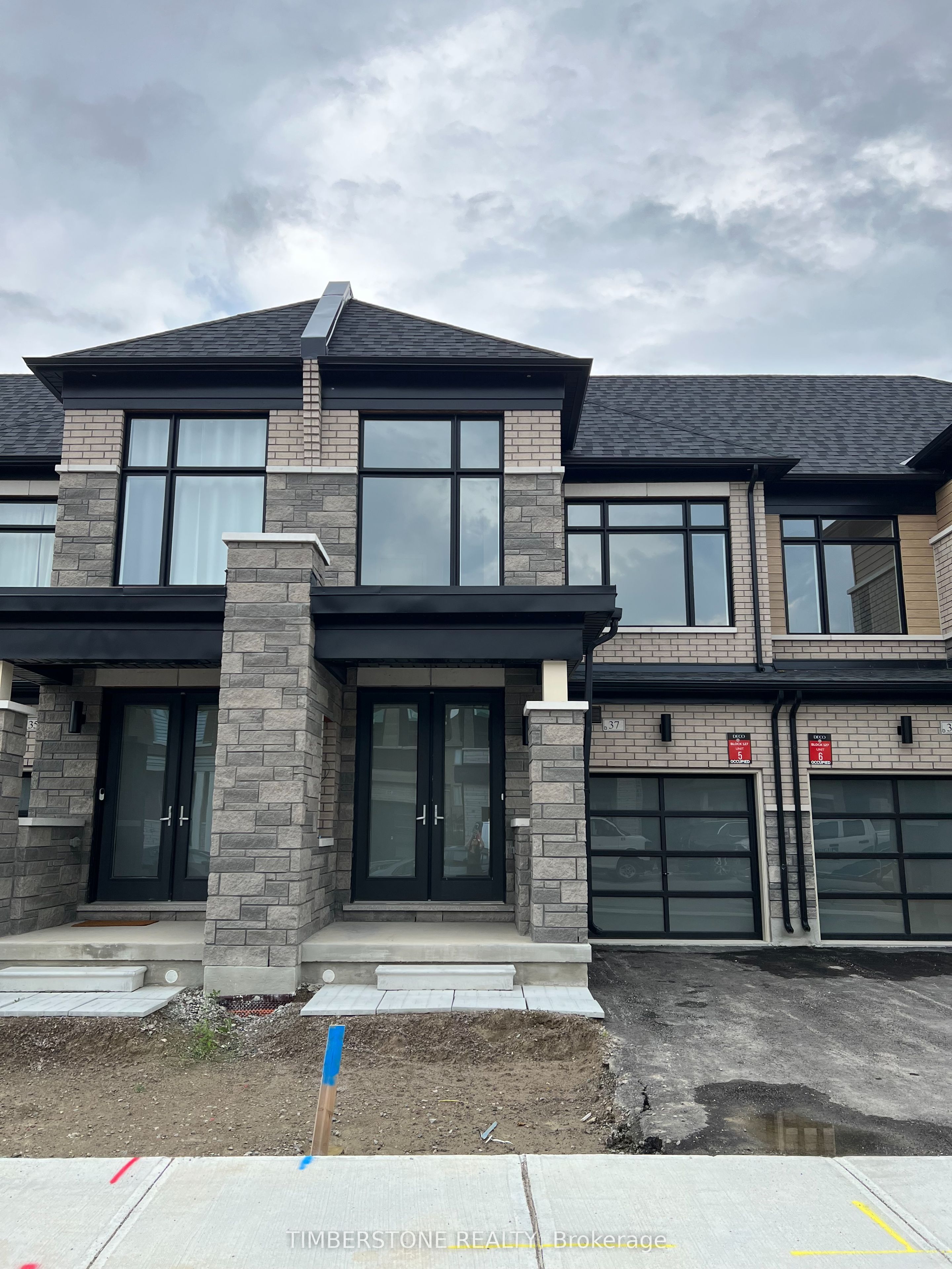 37 Boswell Drive, Brampton, ON L6P 4R7 photo 2