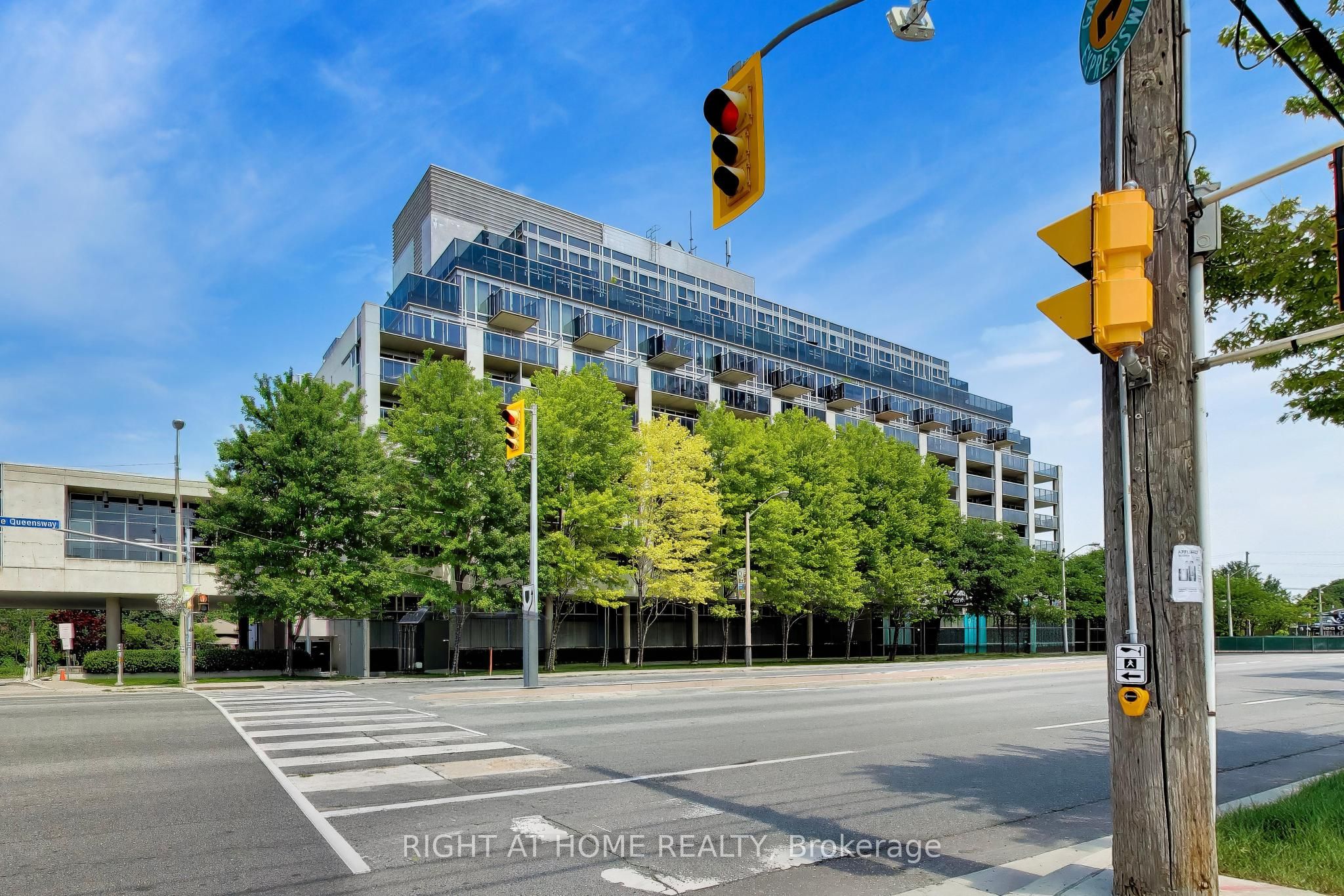 1040 The Queensway N/A 407, Toronto, ON M8Z 0A7 photo 3