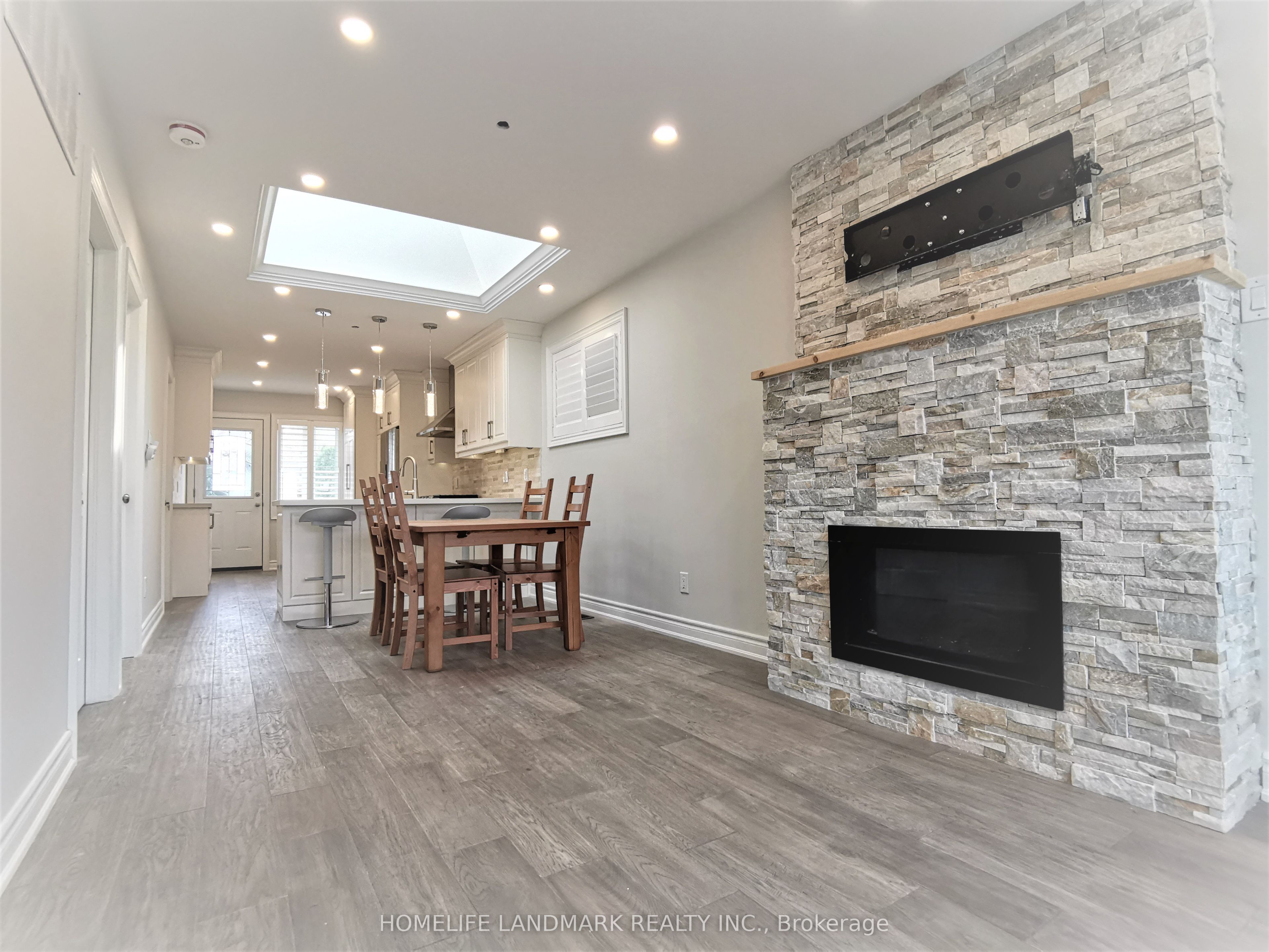 379 Whitmore Avenue Main, Toronto, ON M6E 2N5 photo 2
