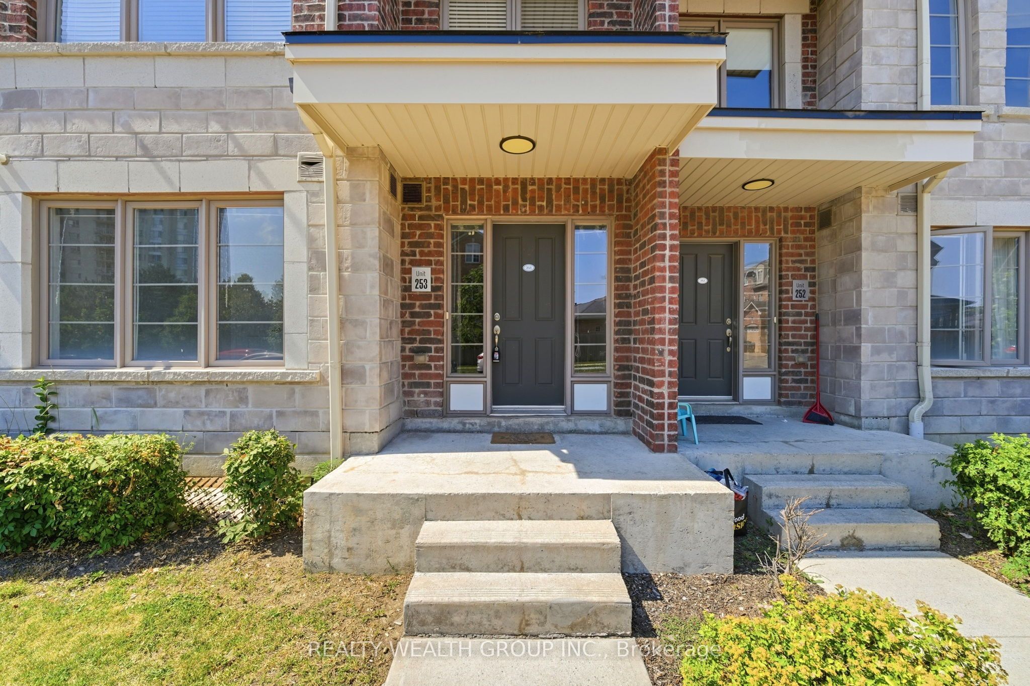 60 Parrotta Drive 253, Toronto, ON M9M 0E5