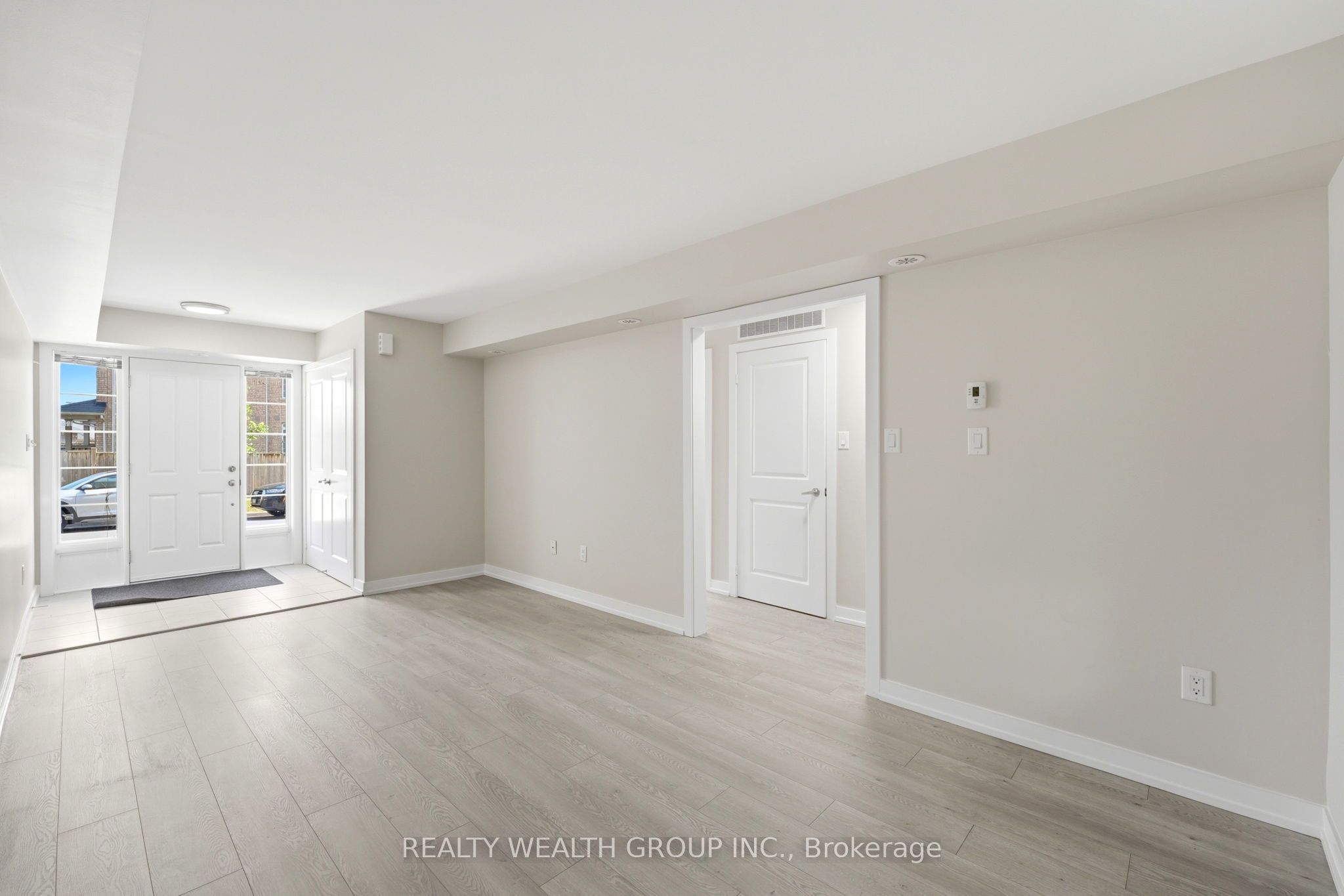 60 Parrotta Drive 253, Toronto, ON M9M 0E5 photo 3