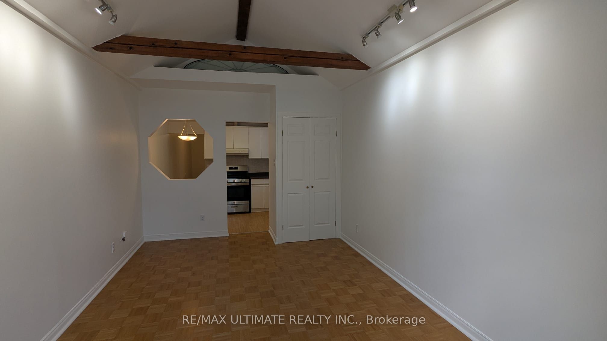 91 Edwin Avenue Second Floor, Toronto, ON M6P 3Z5 photo 4