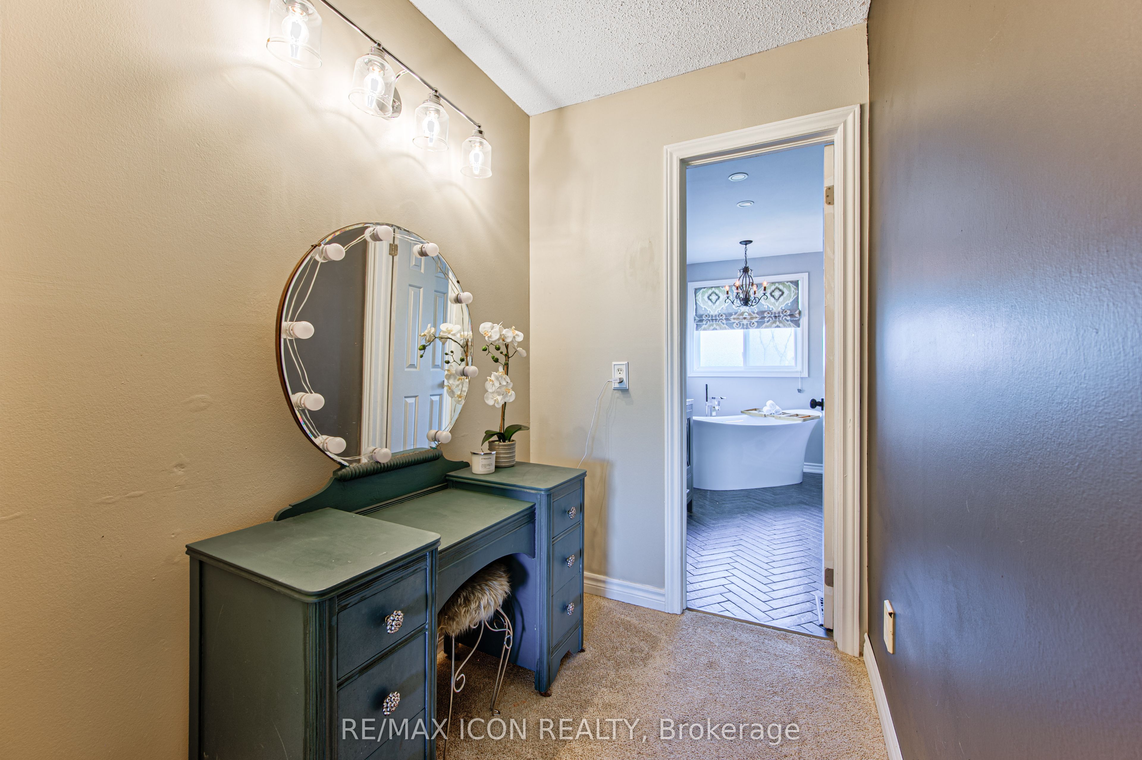15 Hall Crescent, Brampton, ON L6X 3J8 photo 2