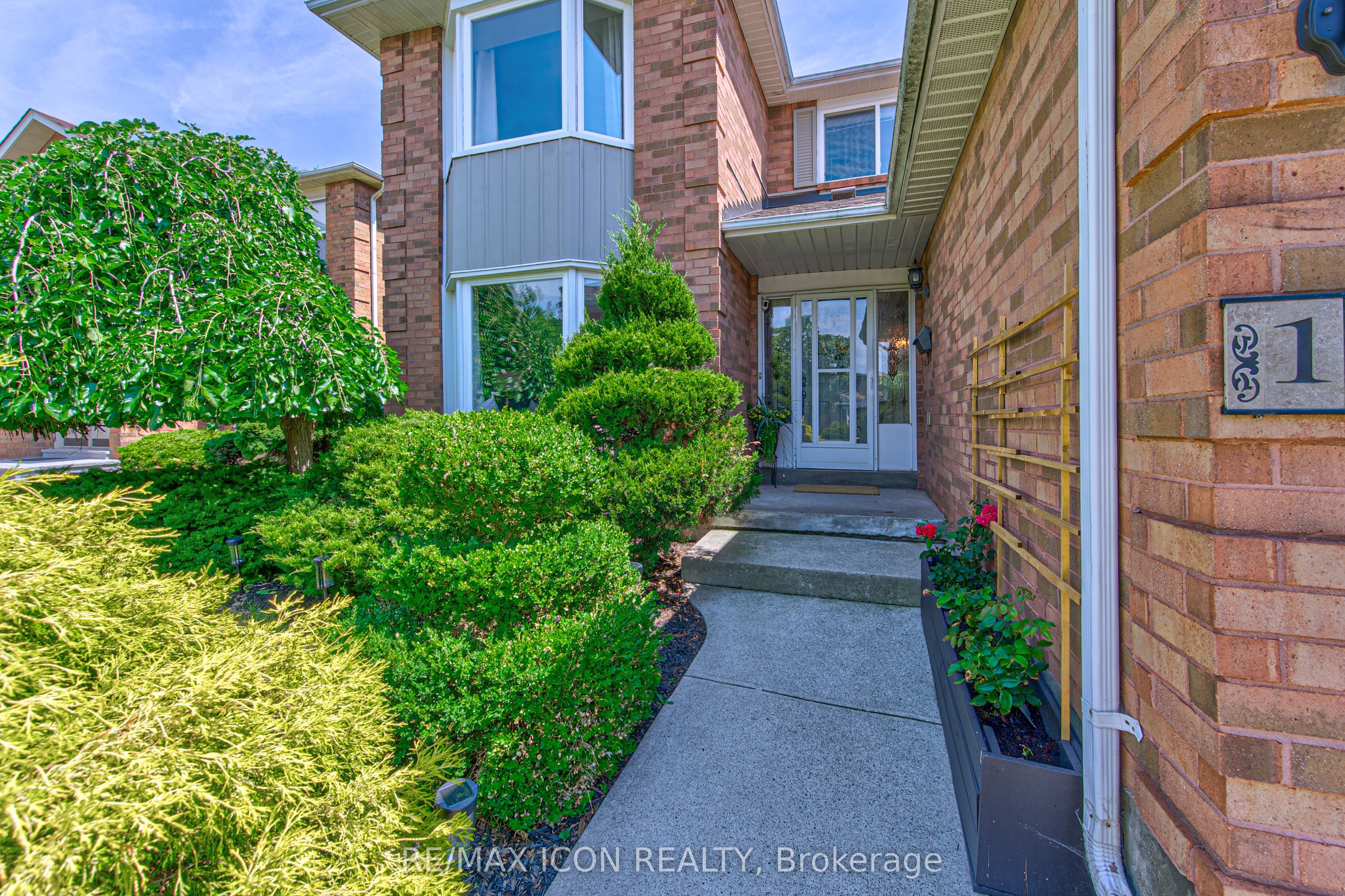 15 Hall Crescent, Brampton, ON L6X 3J8 photo 4