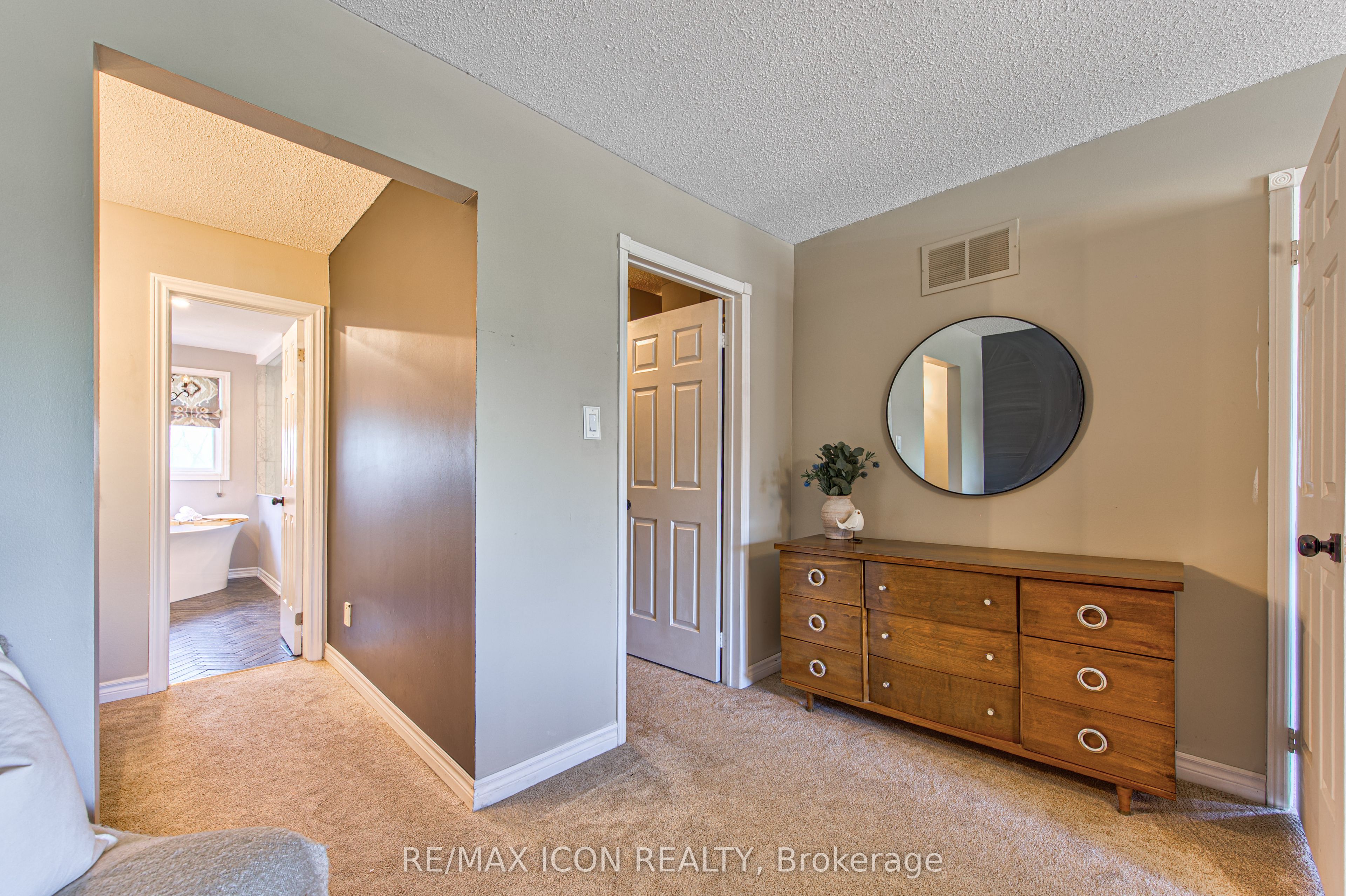 15 Hall Crescent, Brampton, ON L6X 3J8 photo 5