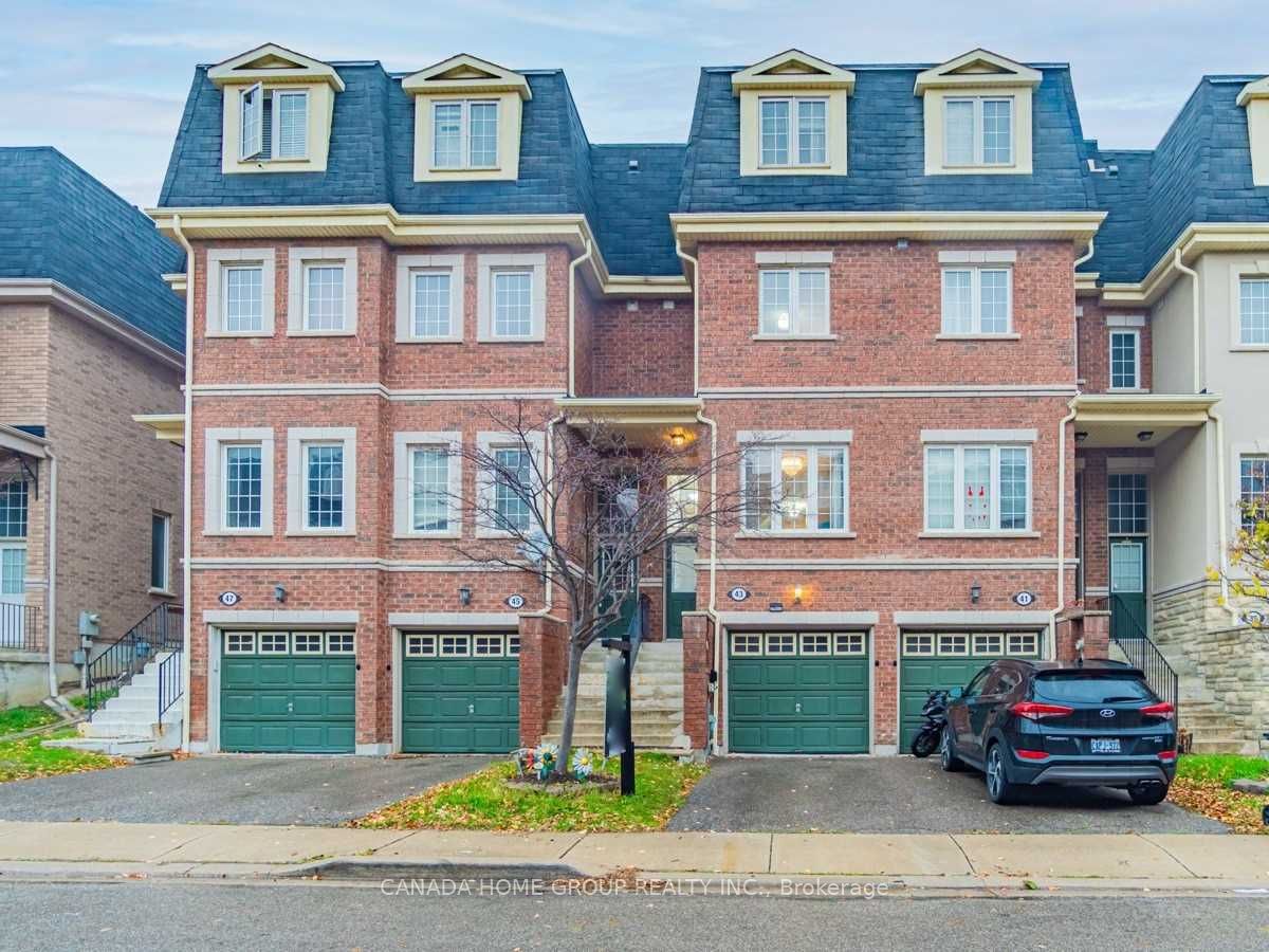 435 Hensall Circle 43, Mississauga, ON L5A 4P1