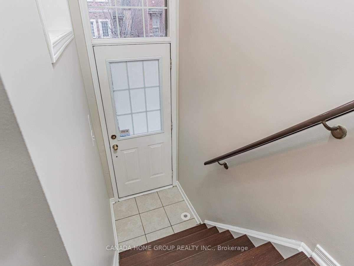 435 Hensall Circle 43, Mississauga, ON L5A 4P1 photo 3