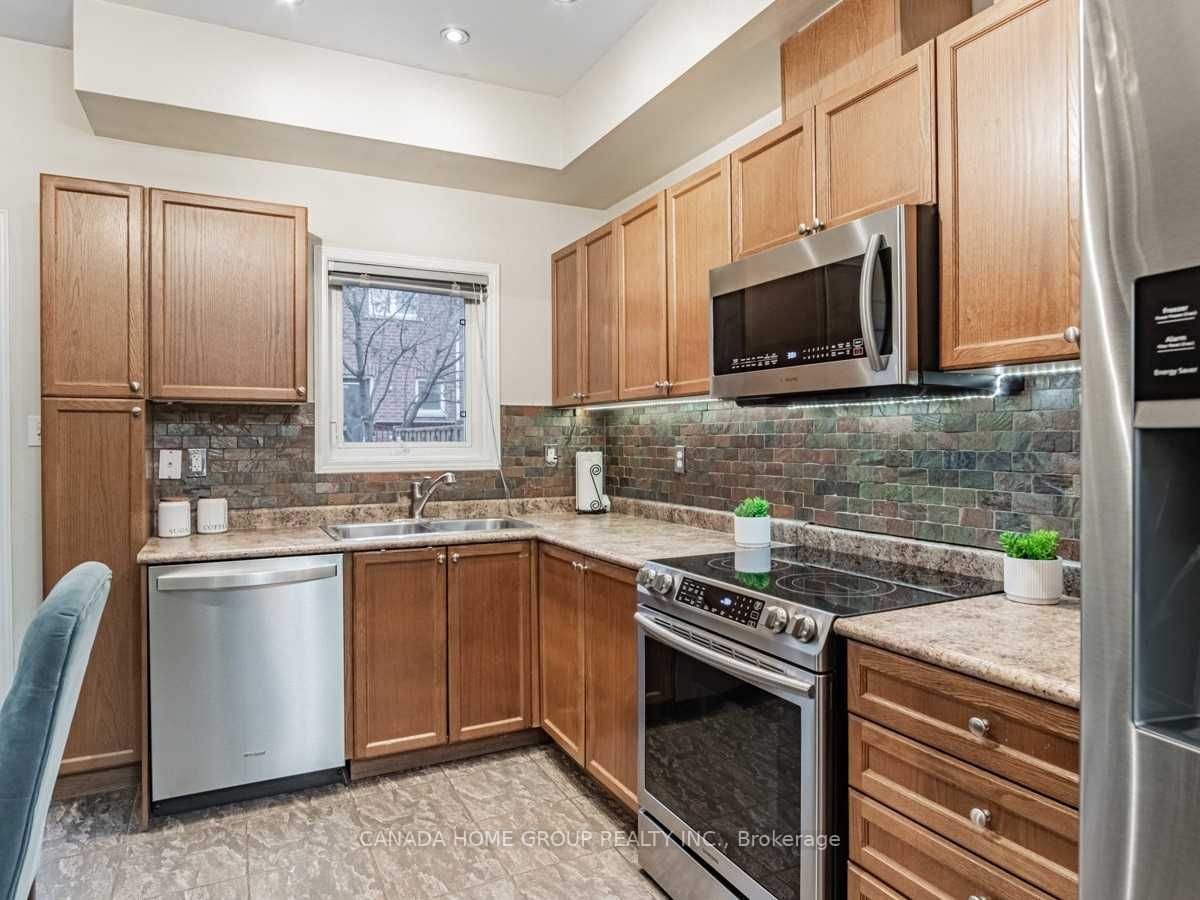 435 Hensall Circle 43, Mississauga, ON L5A 4P1 photo 5