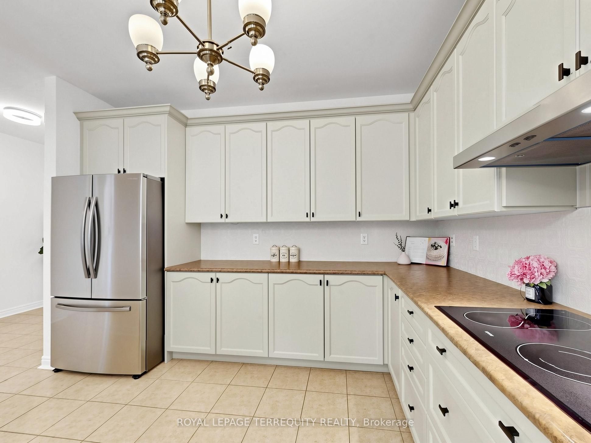 19 Johnson Crescent, Halton Hills, ON L7G 6C9 photo 2