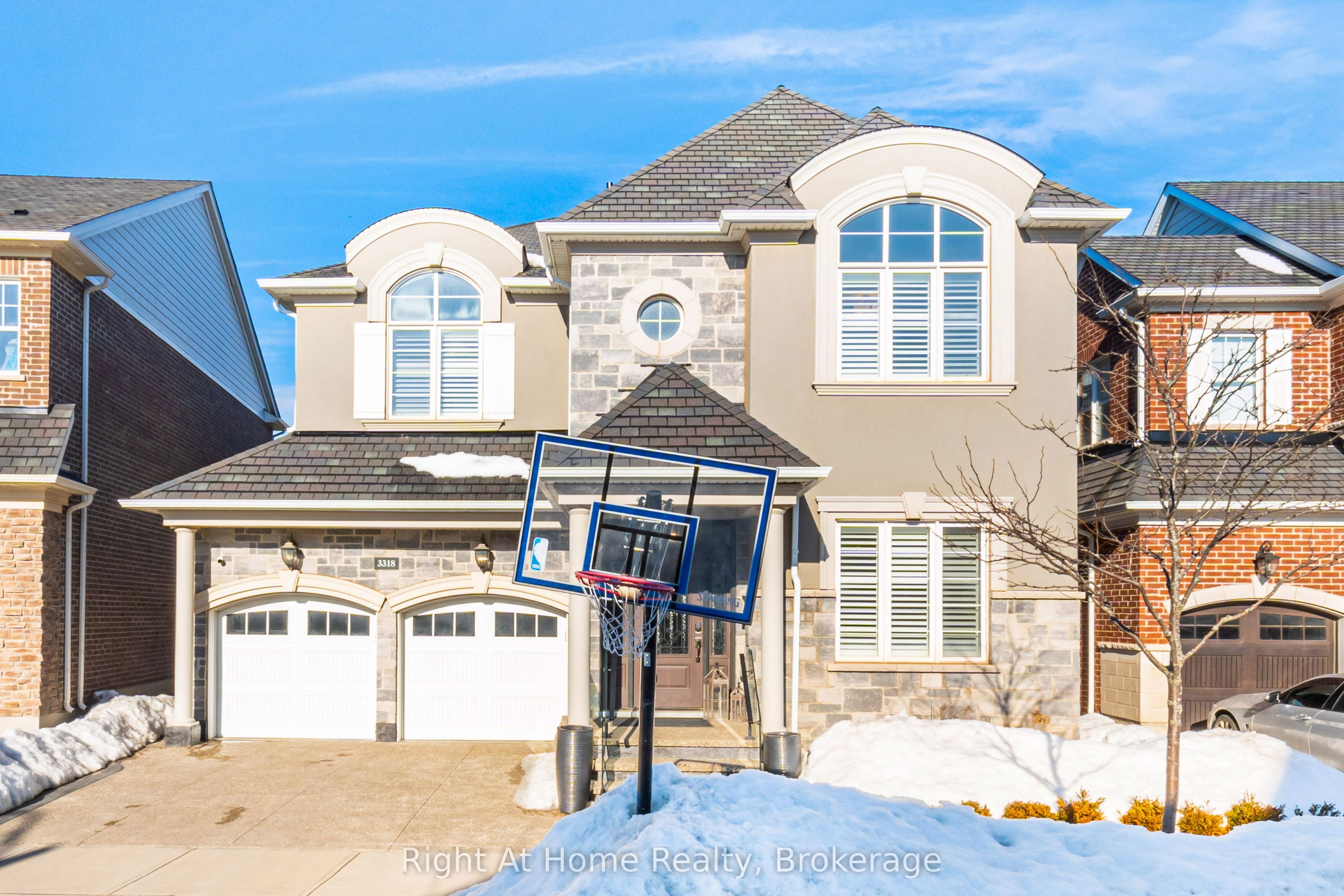 3318 Charles Biggar Drive, Oakville, ON L6M 1P7 photo 2
