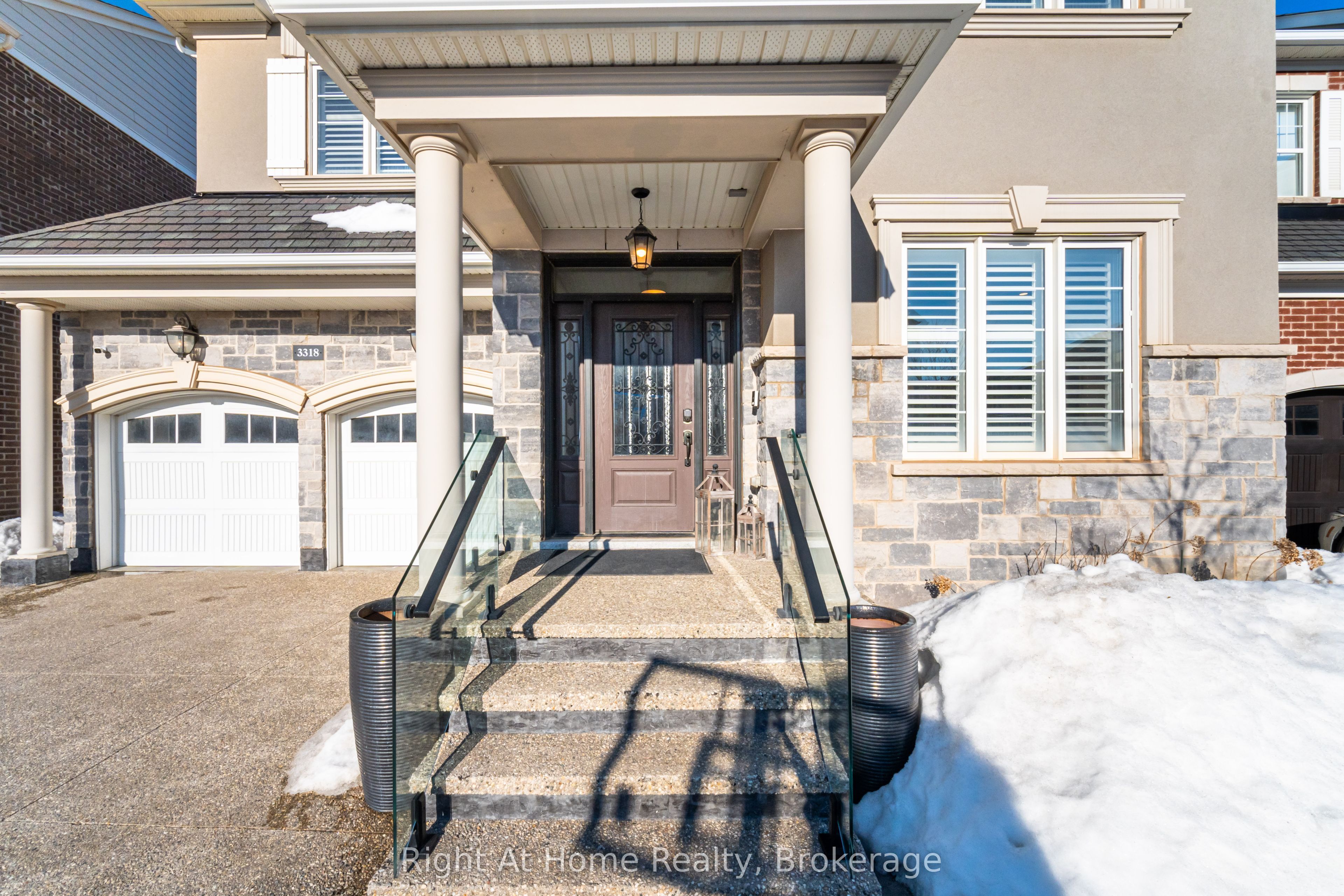 3318 Charles Biggar Drive, Oakville, ON L6M 1P7 photo 3