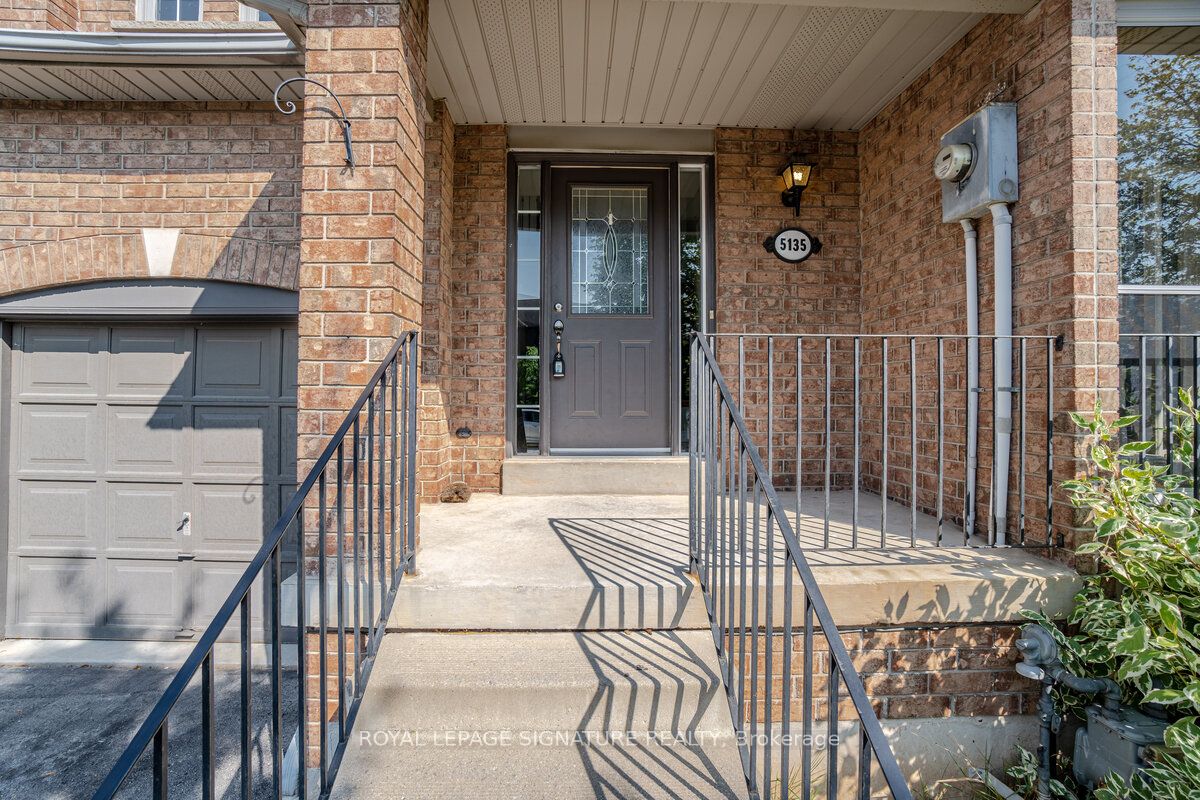 5135 Falconcrest Drive, Burlington, ON L7L 6K4 photo 2