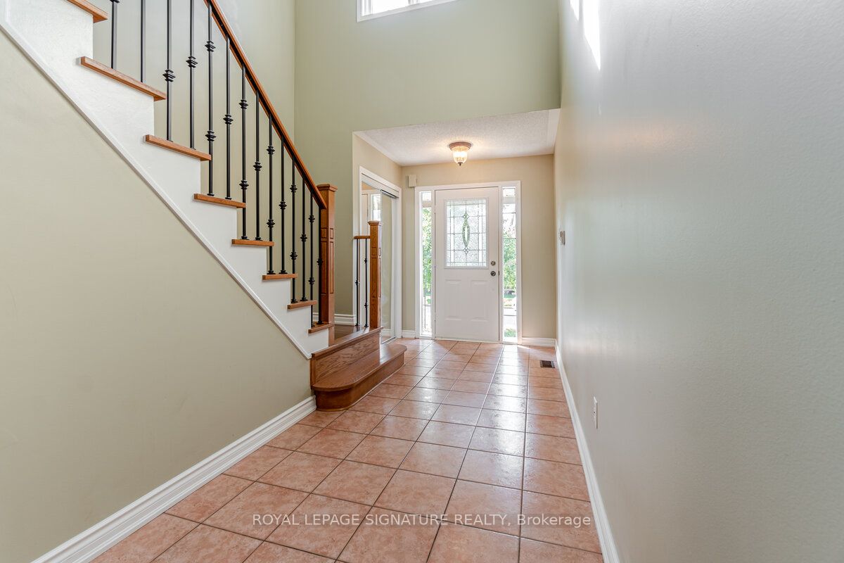 5135 Falconcrest Drive, Burlington, ON L7L 6K4 photo 3