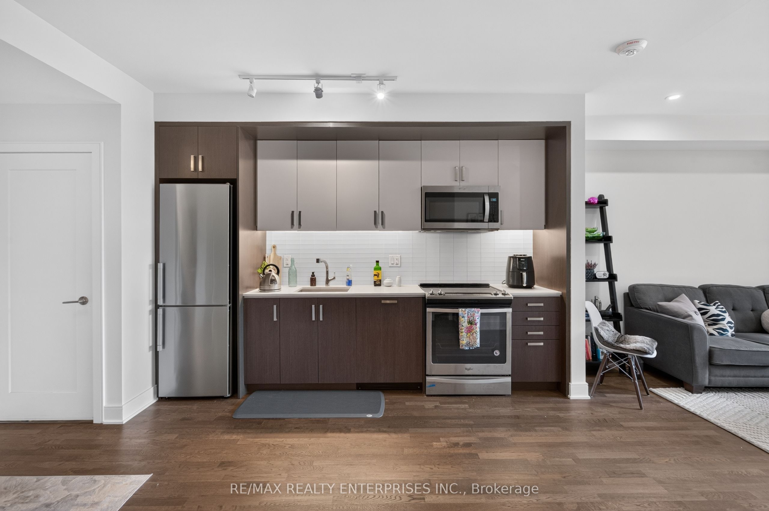 1575 Lakeshore Road W 340, Mississauga, ON L5J 1J4 photo 3