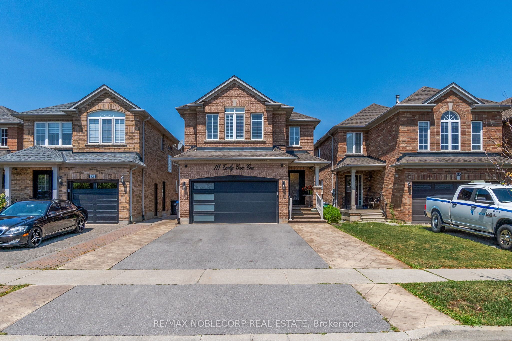 111 Emily Carr Crescent, Caledon, ON L7E 2L8 photo 2