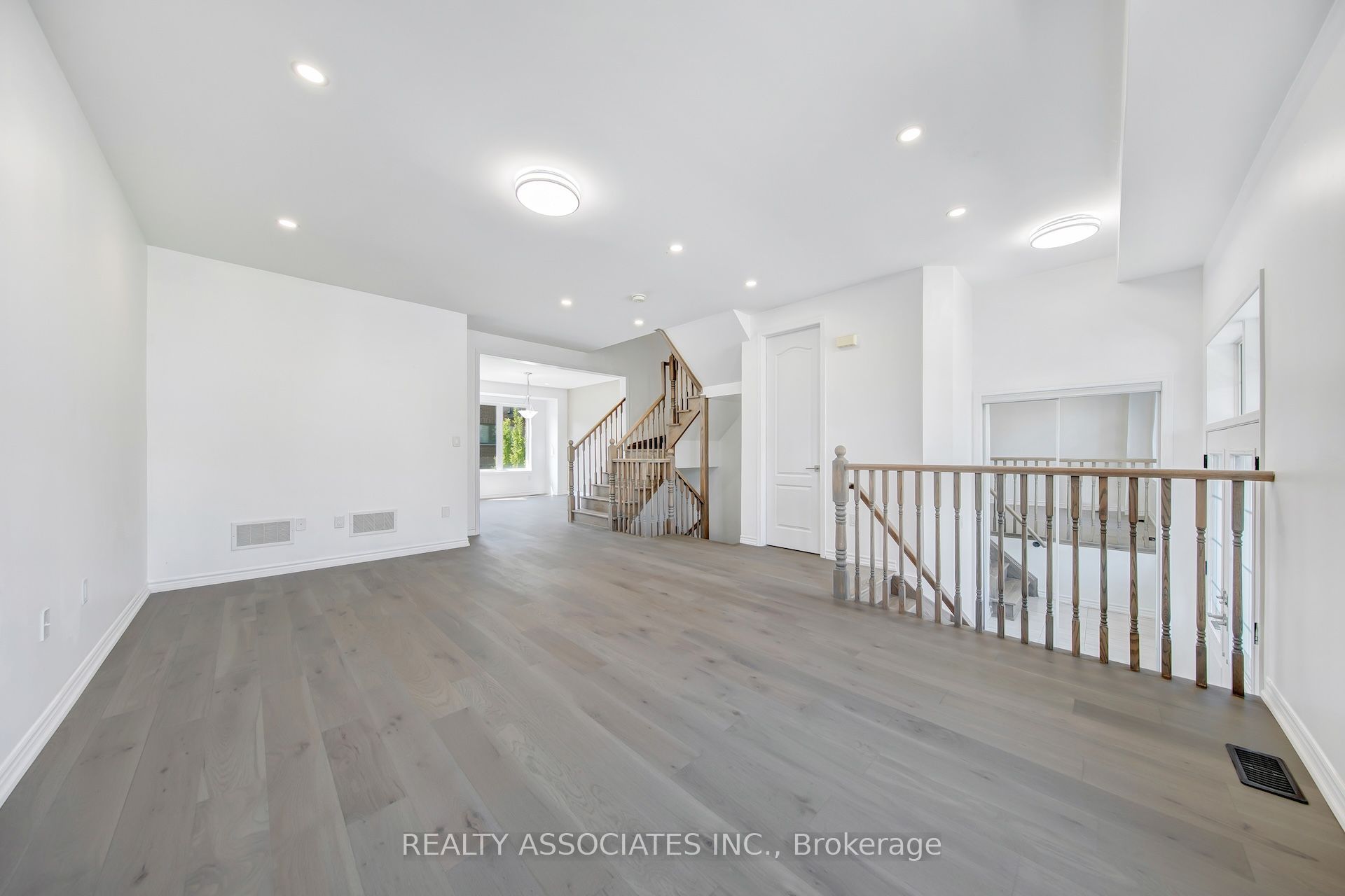 17 Vaudeville Drive, Toronto, ON M8W 0B5 photo 4