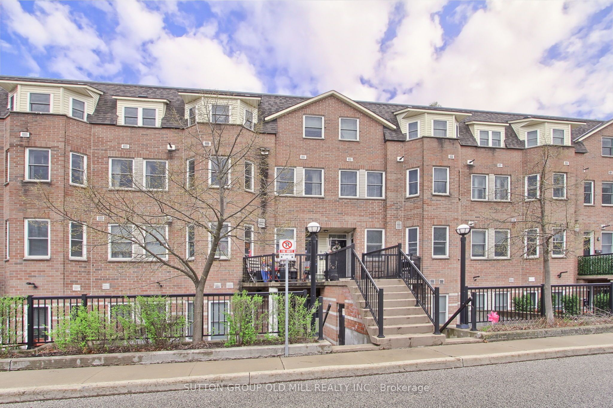 760 Lawrence Avenue W 167, Toronto, ON M6A 3E7 photo 2