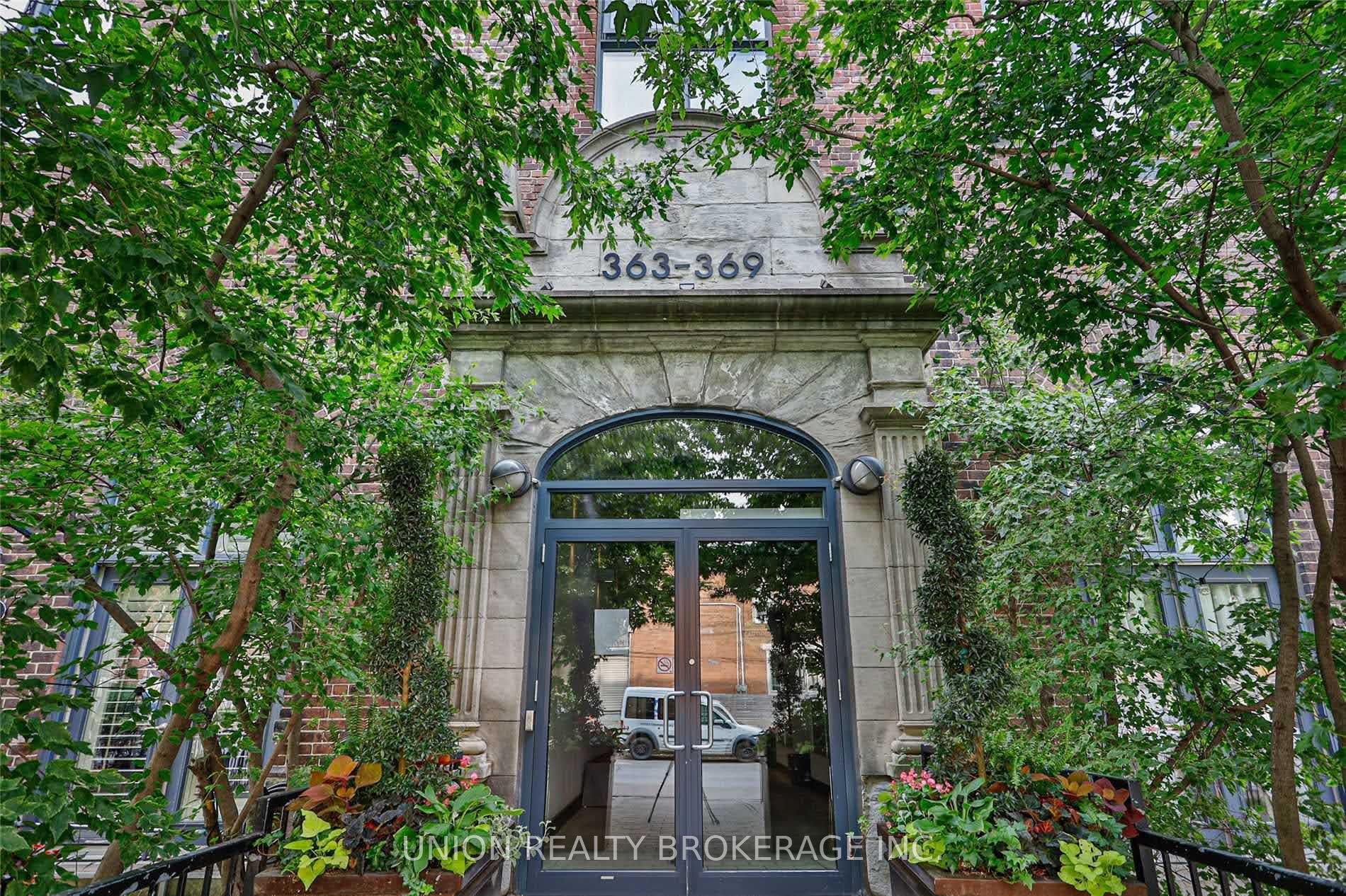 369 Sorauren Avenue 105, Toronto, ON M6R 3C2