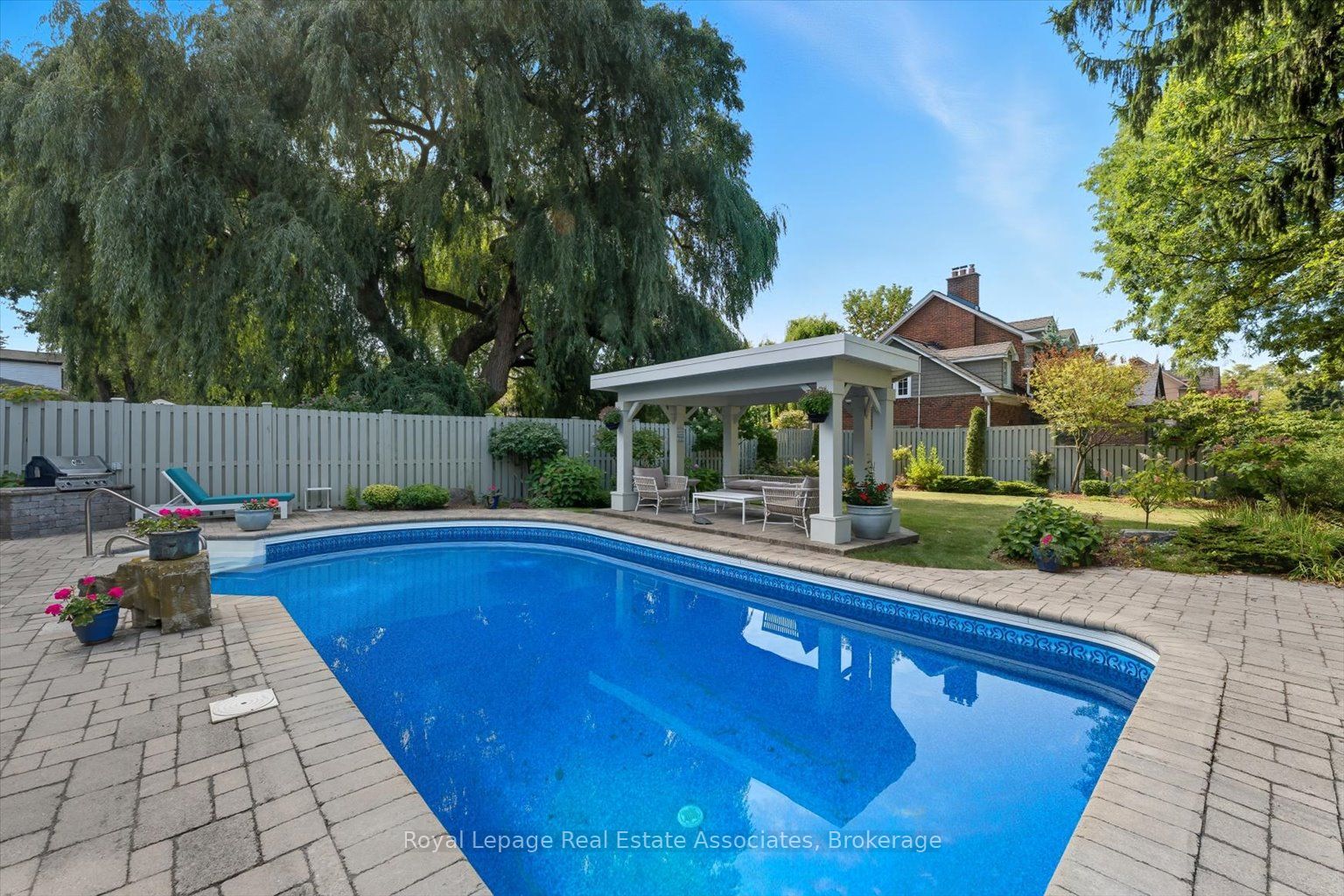 12 Wenonah Drive, Mississauga, ON L5G 3W1 photo 4