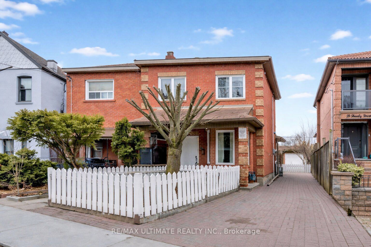 57 Shanly Street 2nd Floor, Toronto, ON M6H 1S4