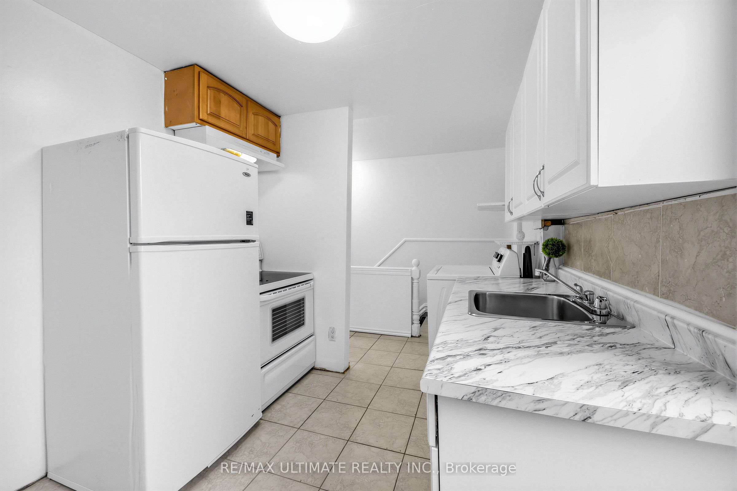 57 Shanly Street 2nd Floor, Toronto, ON M6H 1S4 photo 3