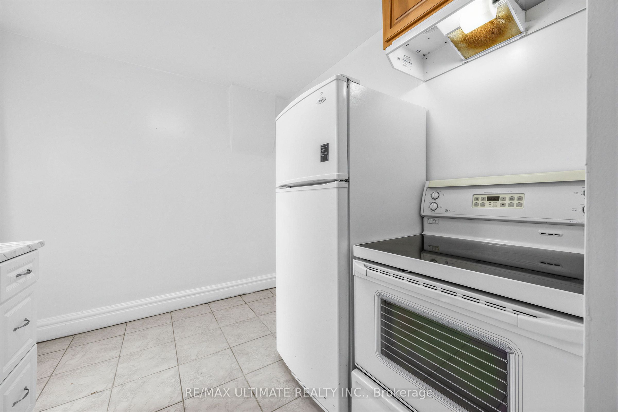 57 Shanly Street 2nd Floor, Toronto, ON M6H 1S4 photo 4