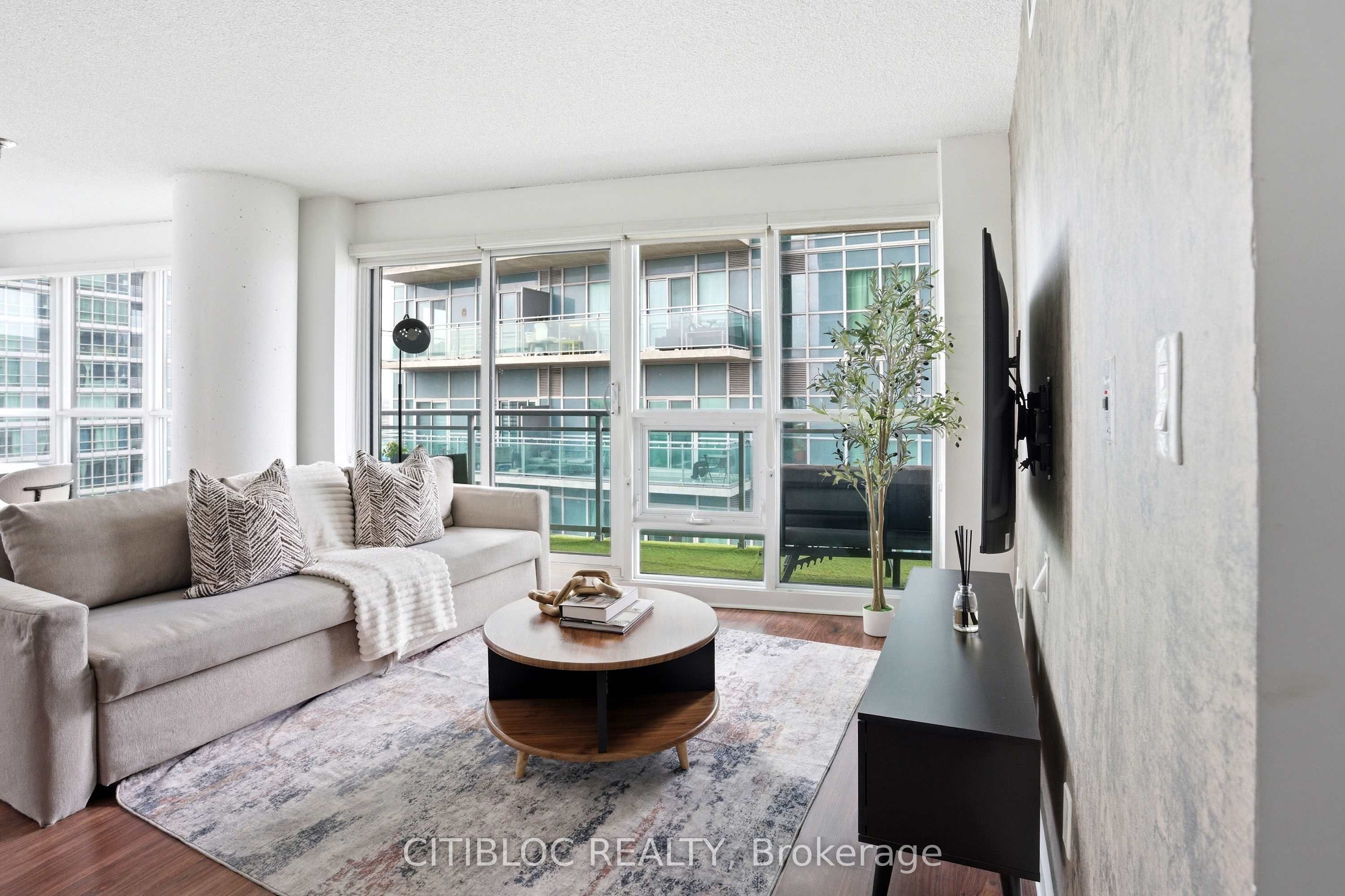 155 Legion Road N 1313, Toronto, ON M8Y 0A7