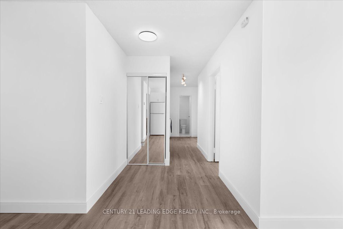 200 Lotherton Pathway 1208, Toronto, ON M6B 2G9 photo 4