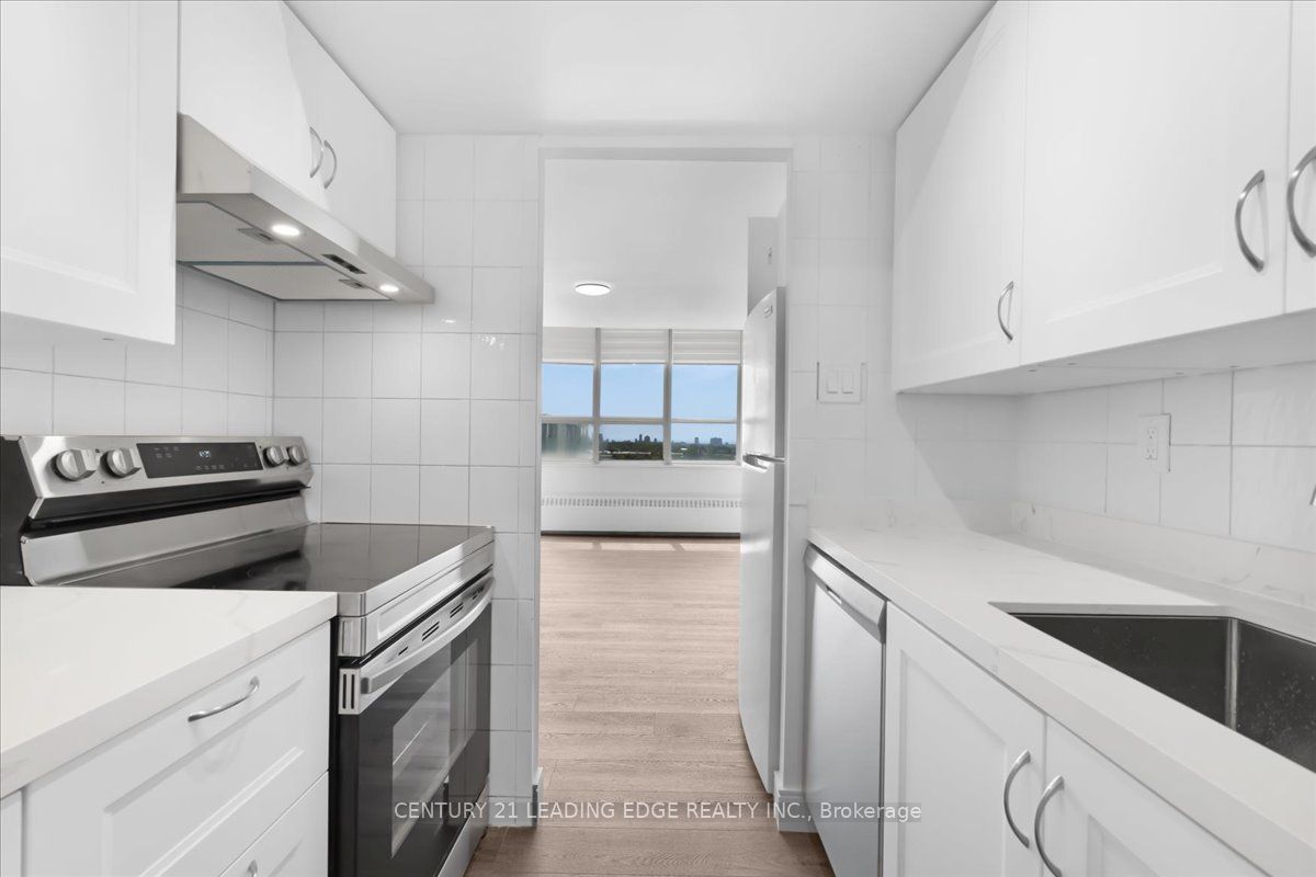 200 Lotherton Pathway 1208, Toronto, ON M6B 2G9 photo 5