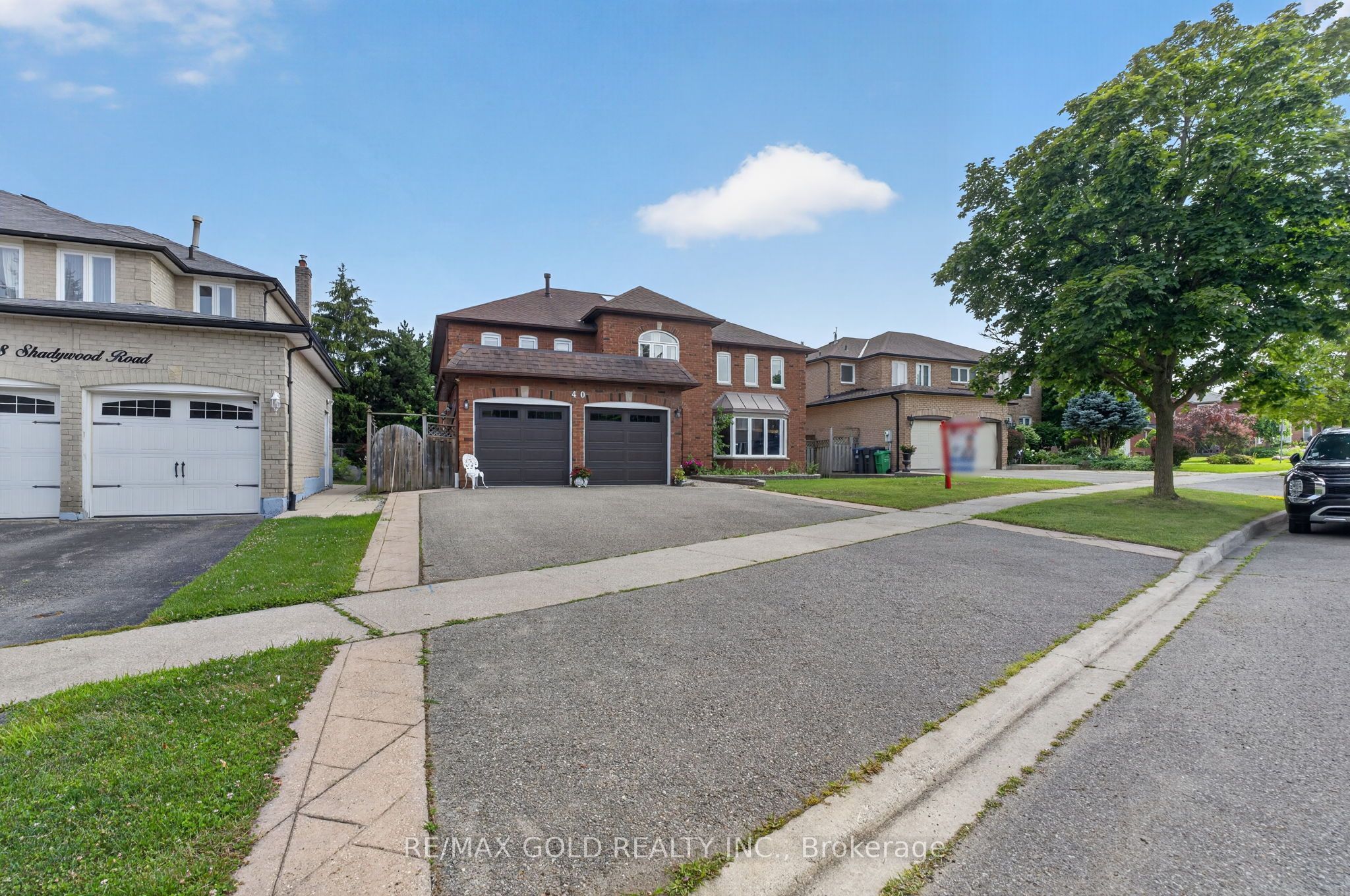 40 Shadywood Road, Brampton, ON L6Z 4M1 photo 2