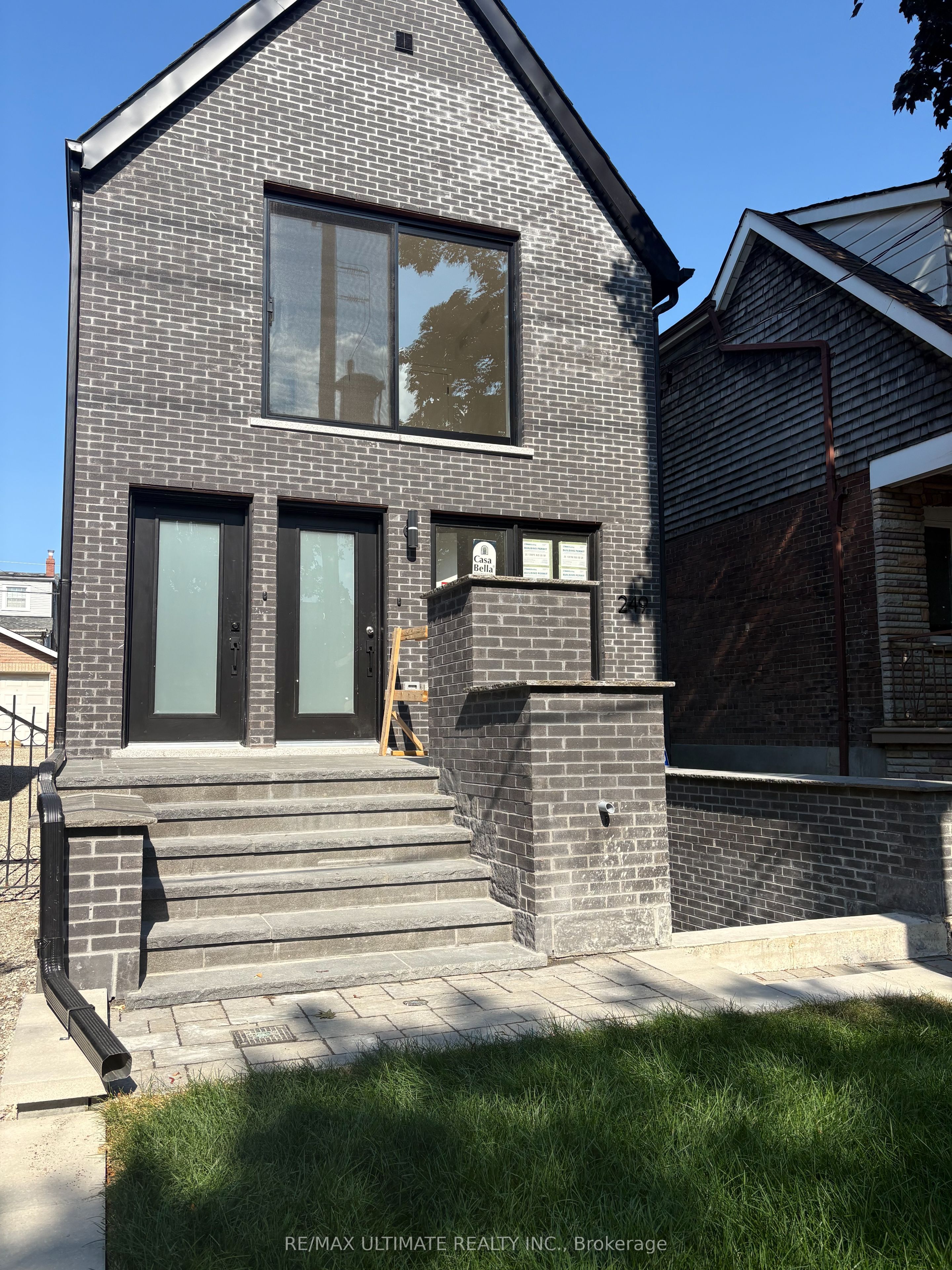 249 Silverthorn Avenue Lower, Toronto, ON M6N 3K2