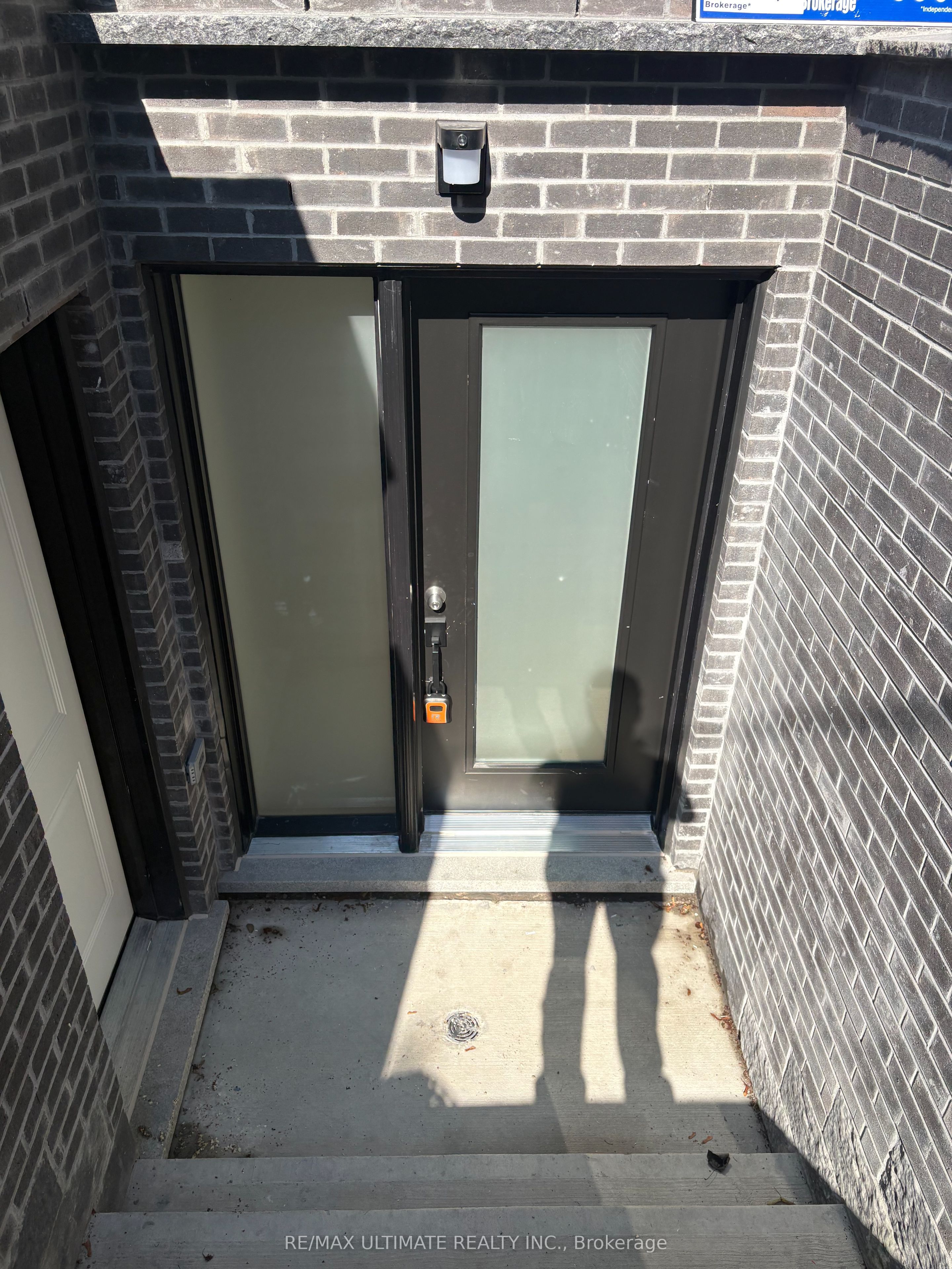 249 Silverthorn Avenue Lower, Toronto, ON M6N 3K2 photo 2